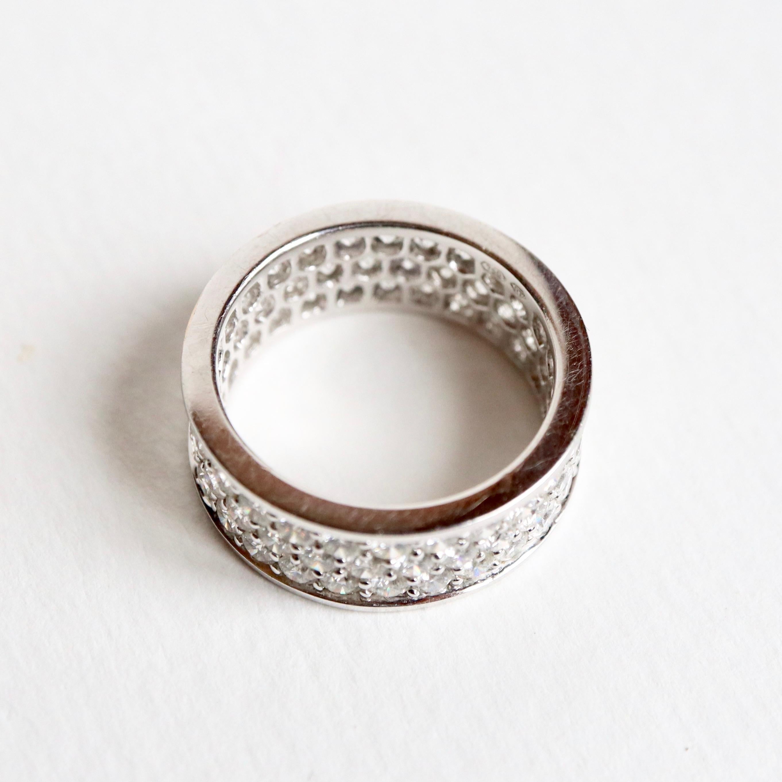 Brilliant Cut Large Alliance Ring in Diamonds and 18 Carat White Gold with 4.16 Carat For Sale