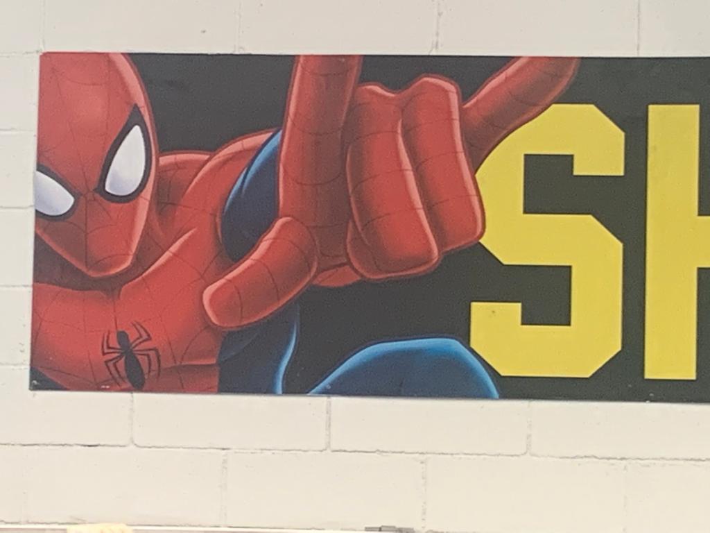 Fin du 20e siècle Grand panneau Super Heroes en aluminium, 1970 en vente