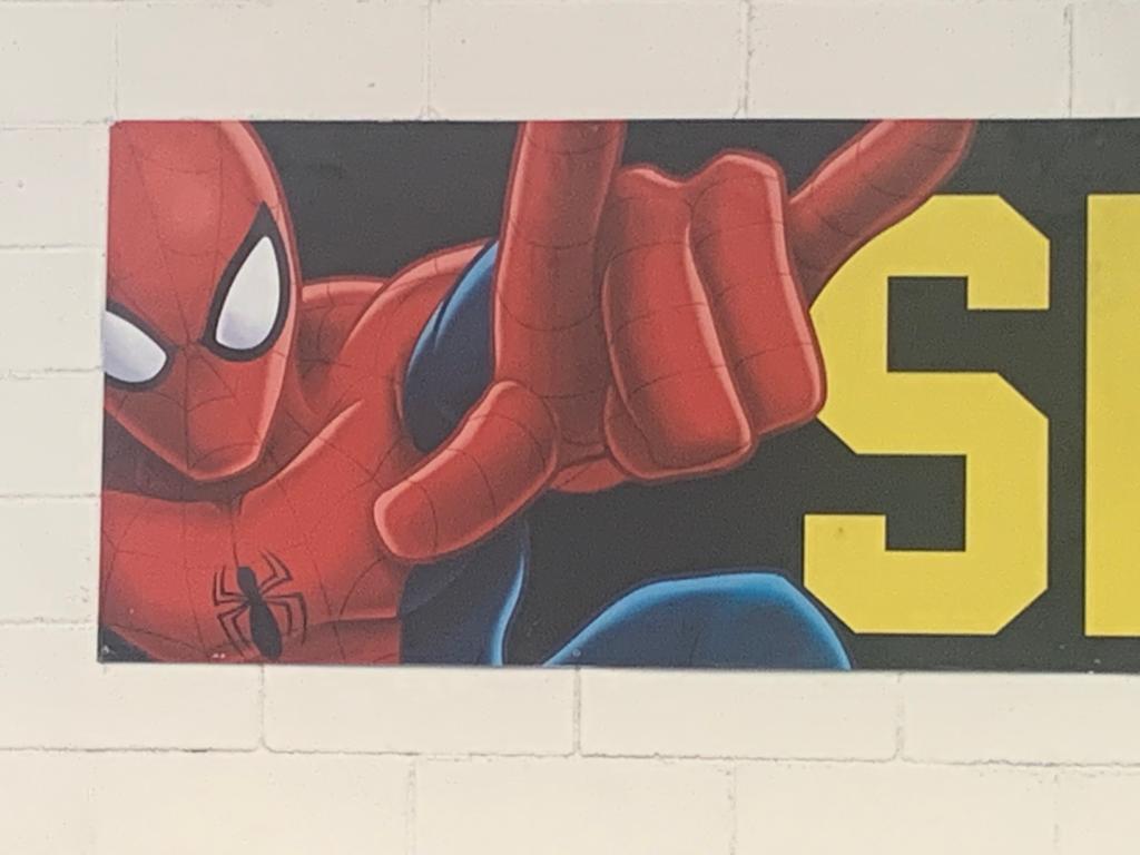Grand panneau Super Heroes en aluminium, 1970 en vente 1