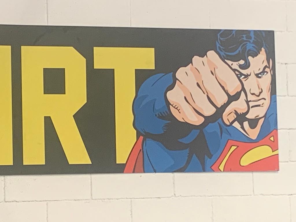 Gran panel de aluminio de superhéroes, años 70 en venta 2