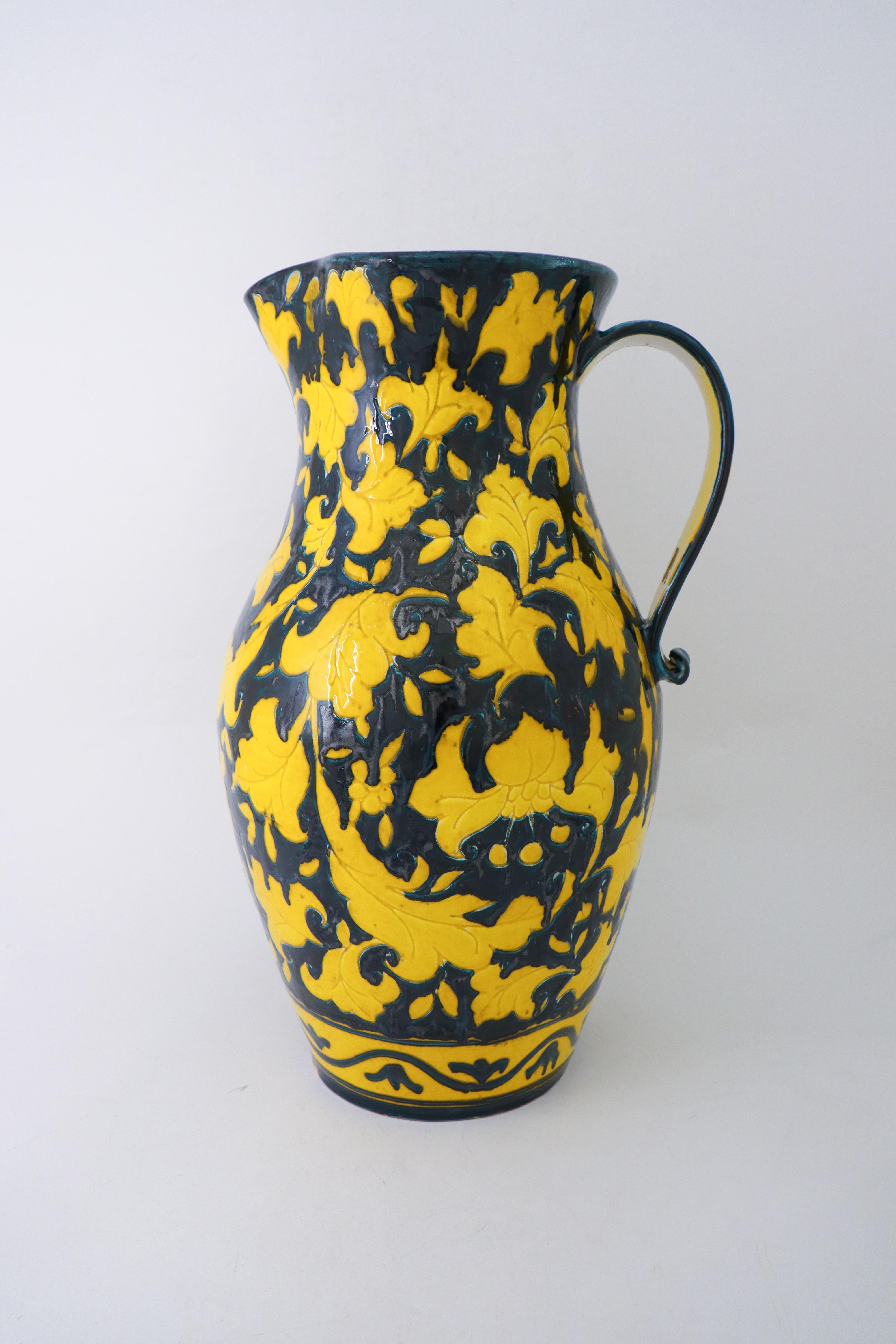 Scandinave moderne Grand pot de sol / cruche en céramique jaune incroyable - Italie  en vente