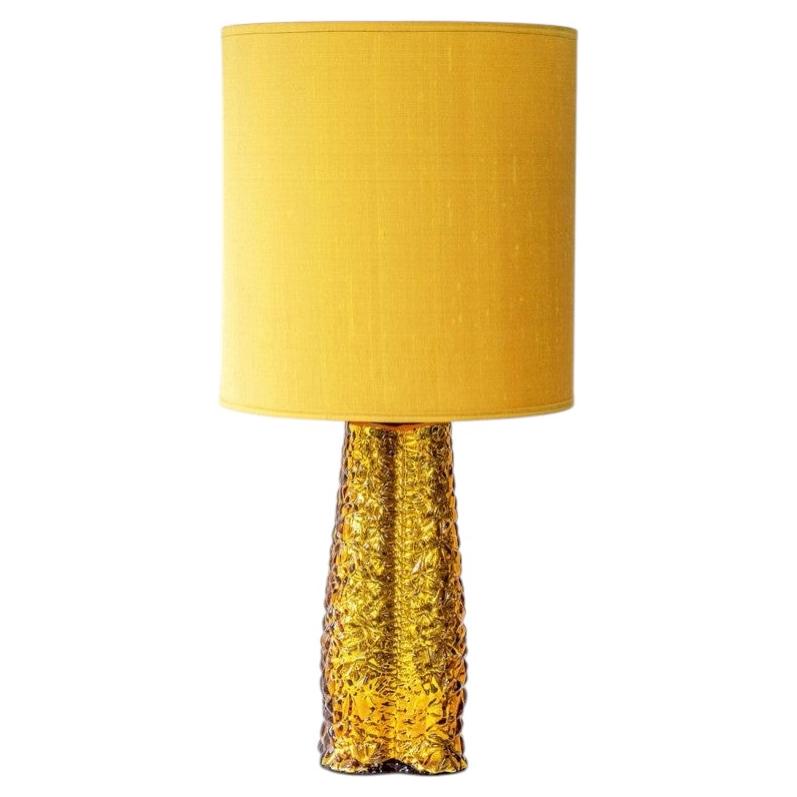 Grande lampe en verre ambré, abat-jour jaune fait sur mesure par R. Houben