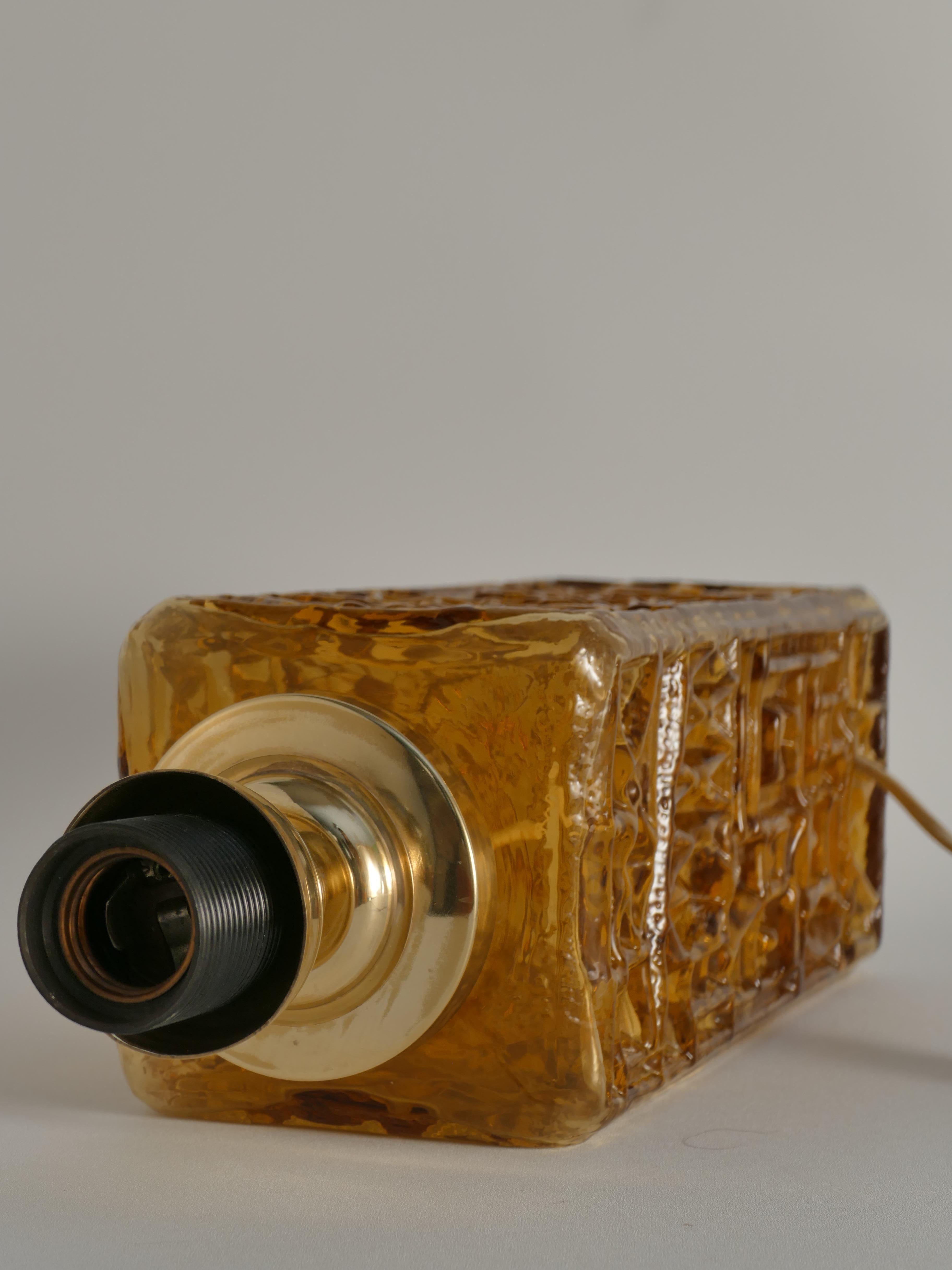 Gran lámpara de sobremesa de cristal ámbar de Gustav Leek para Orrefors, años 60 en venta 3