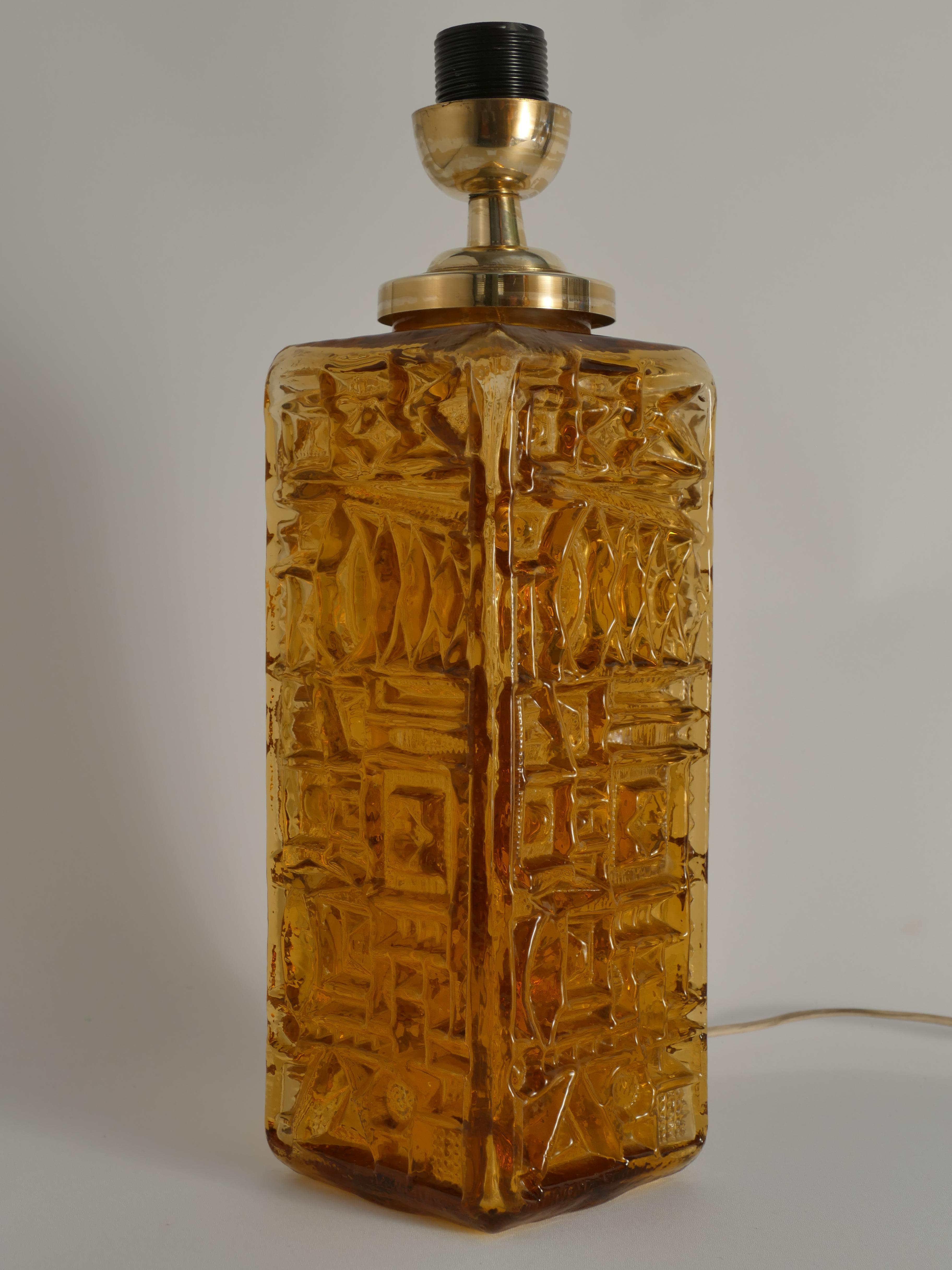 Gran lámpara de sobremesa de cristal ámbar de Gustav Leek para Orrefors, años 60 Moderno de mediados de siglo en venta