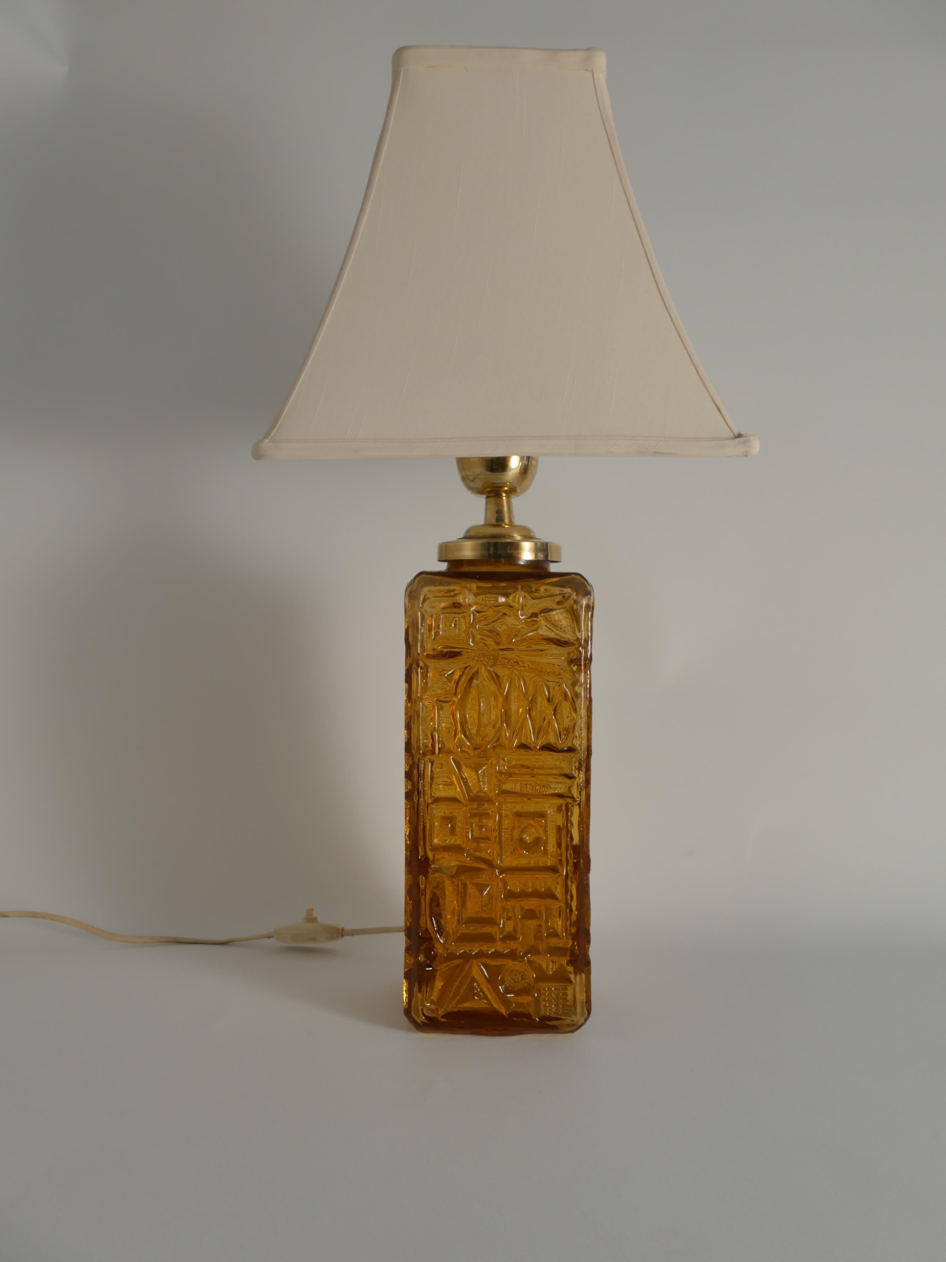 Gran lámpara de sobremesa de cristal ámbar de Gustav Leek para Orrefors, años 60 mediados del siglo XX en venta