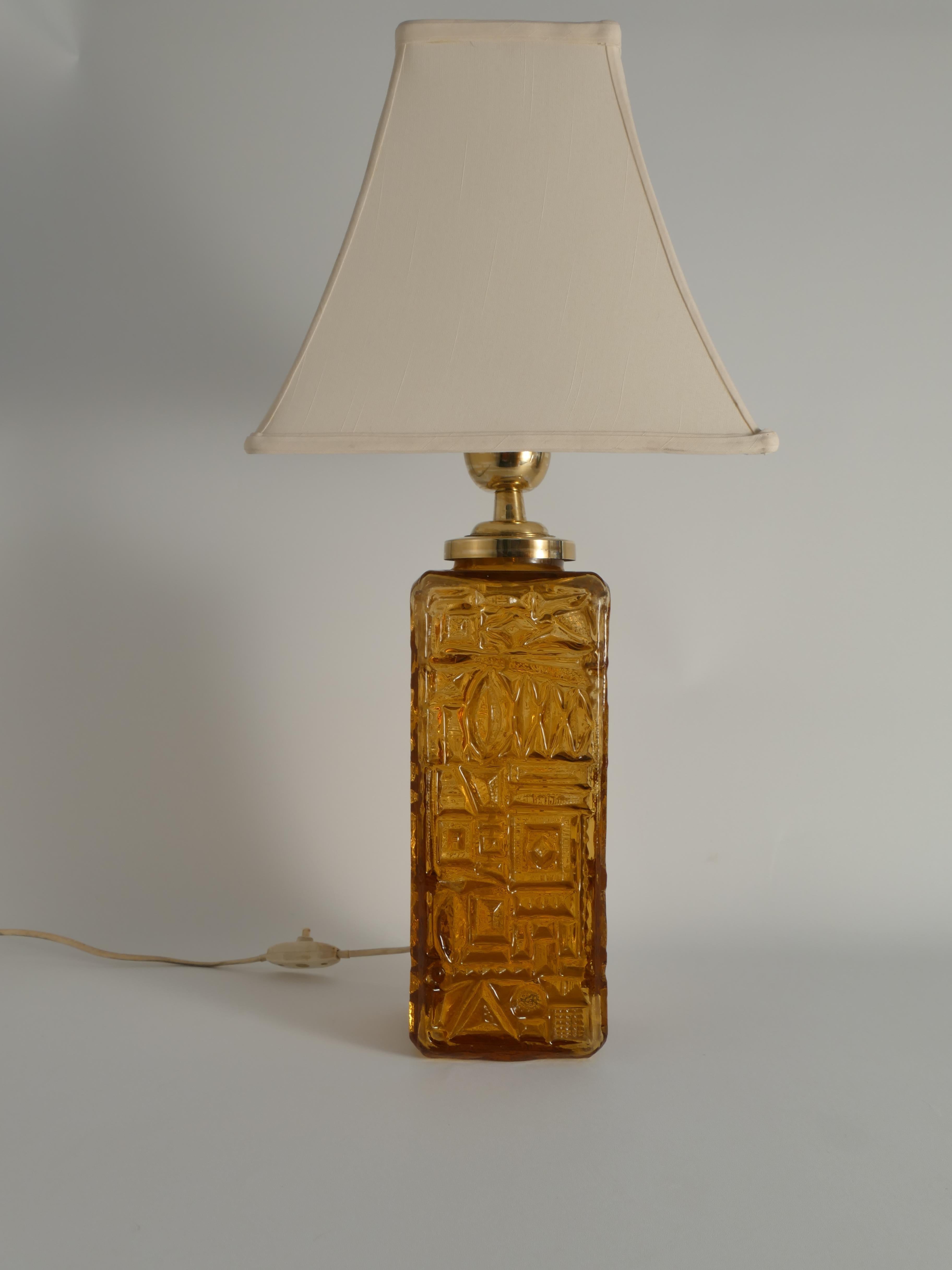 Gran lámpara de sobremesa de cristal ámbar de Gustav Leek para Orrefors, años 60 en venta 1
