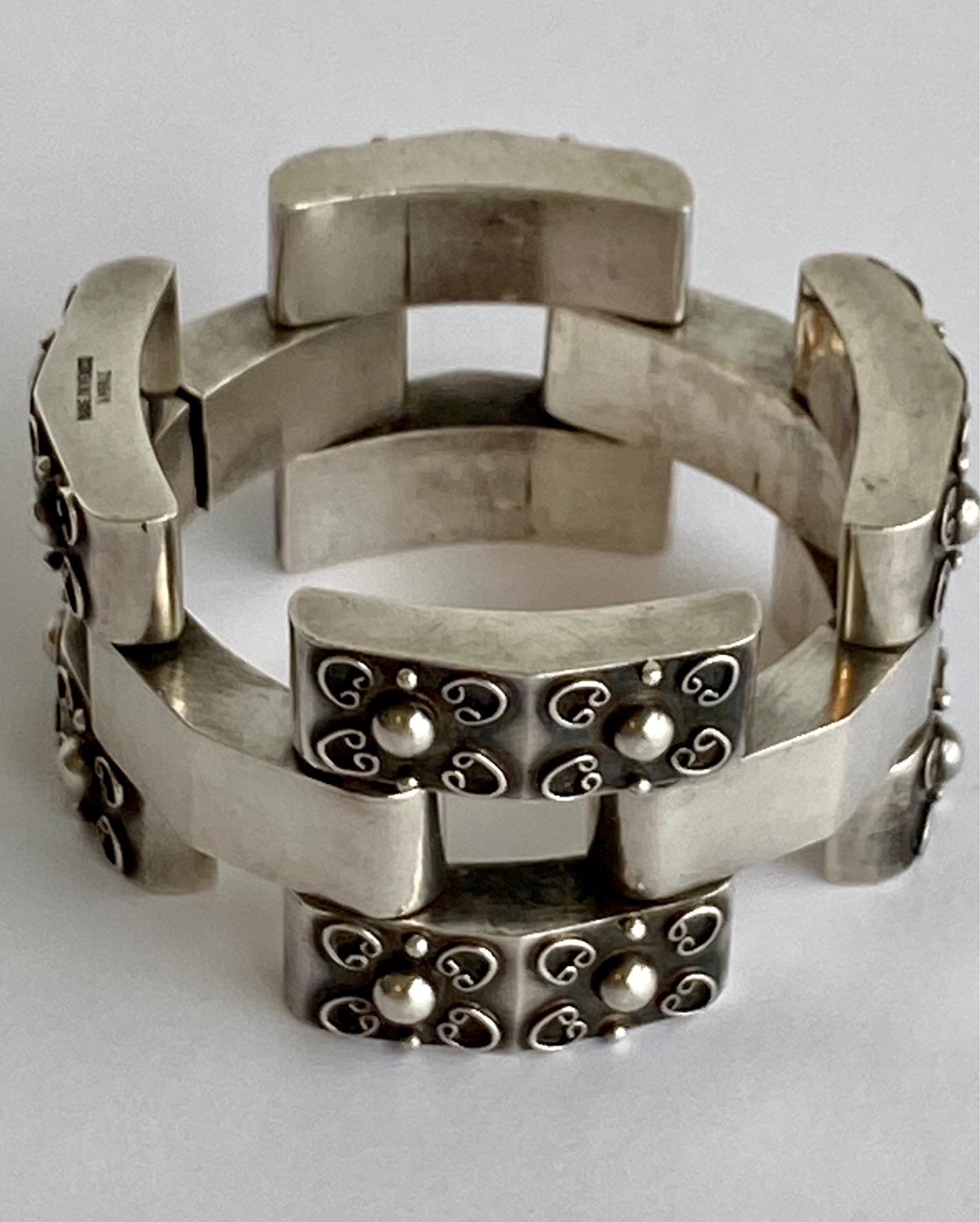 An amazing sterling 1940s large link bracelet stamped Ambriz. The bracelet measures 1.5