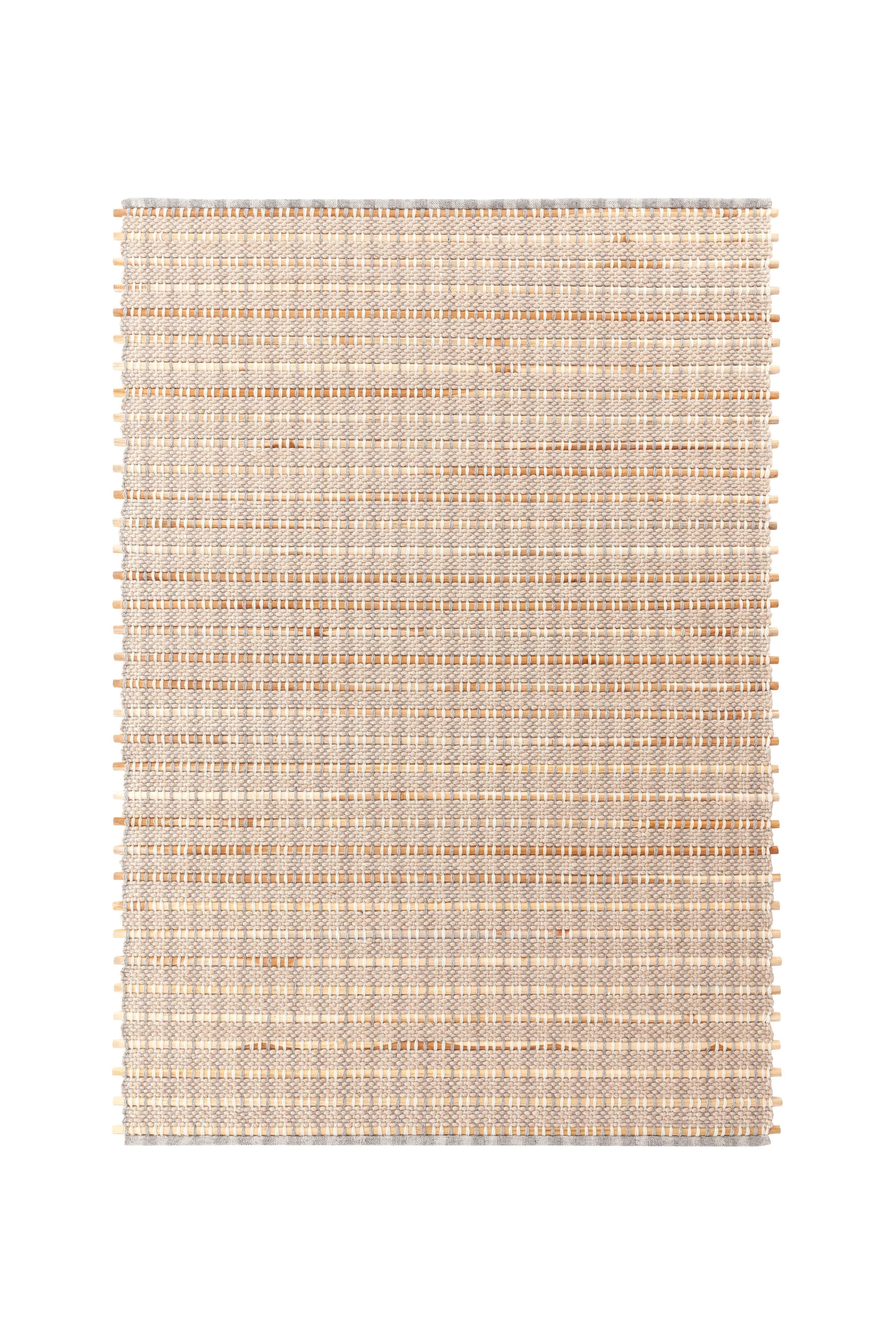 Large Ame Beige Goz Rug by Gandia Blasco
Design by Kengo Kuma
Dimensions: W 206 x H 300 cm. 
Materials: Wool, teak wood. 
Weight: 18 kg

Passion for life outdoors, a dream come true on the edge of a cliff in the north of Ibiza. The elemental and