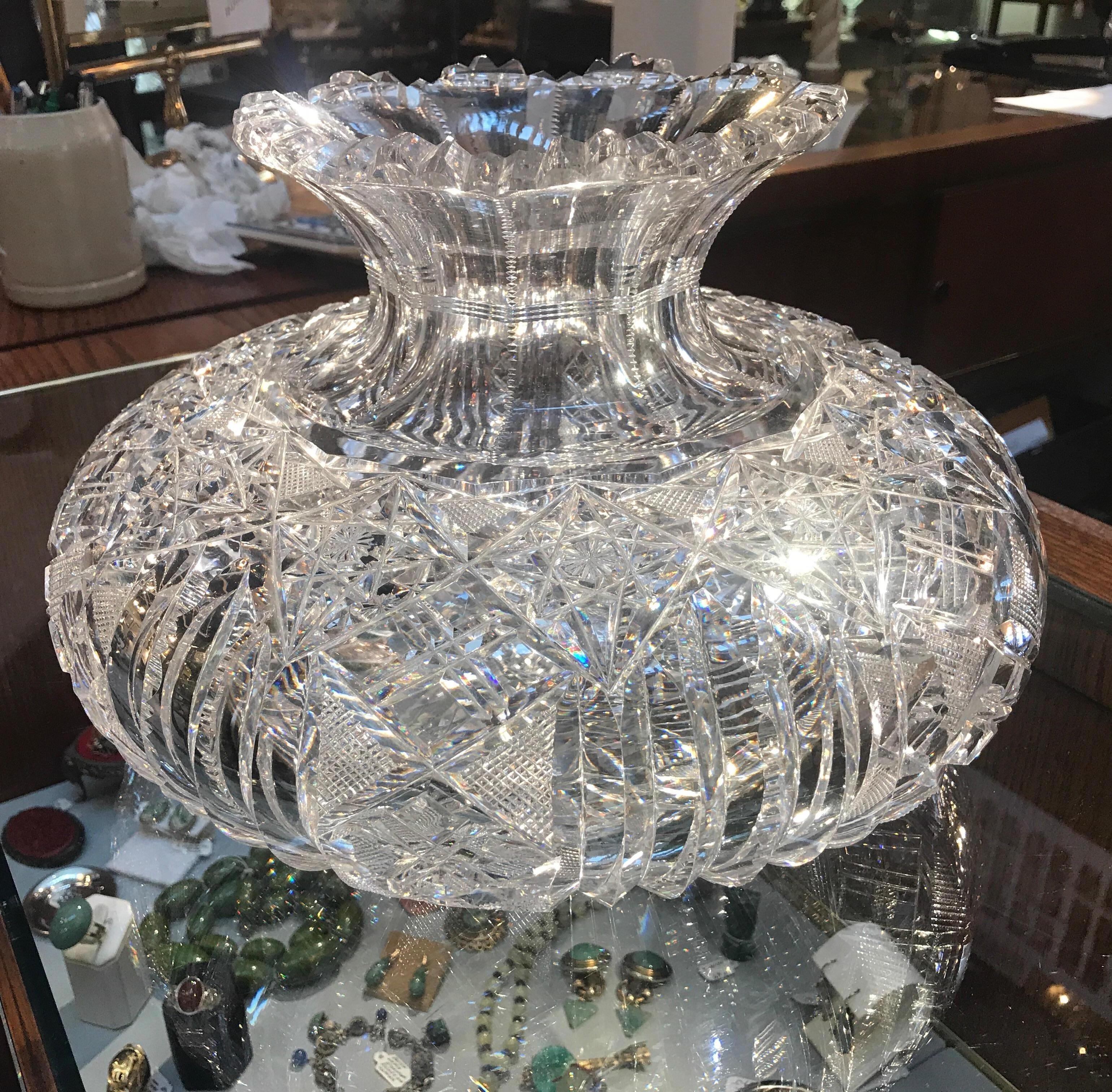 Große amerikanische Rosenvase aus Brillantschliffglas Schale (Geschliffenes Glas)