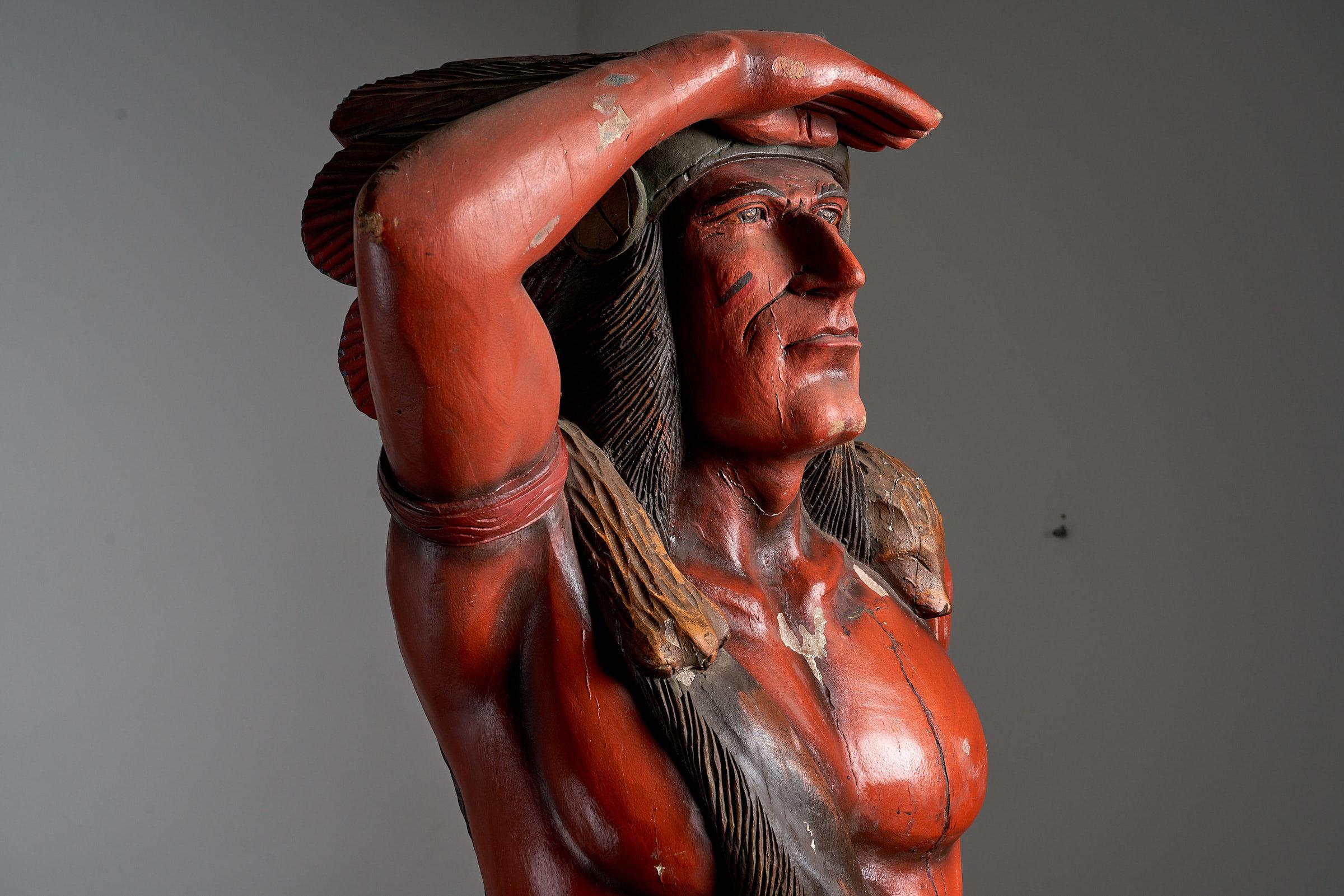 Fait main Grand chef indien de magasin à cigares sculpté américain, poids de 2,4 mètres en vente