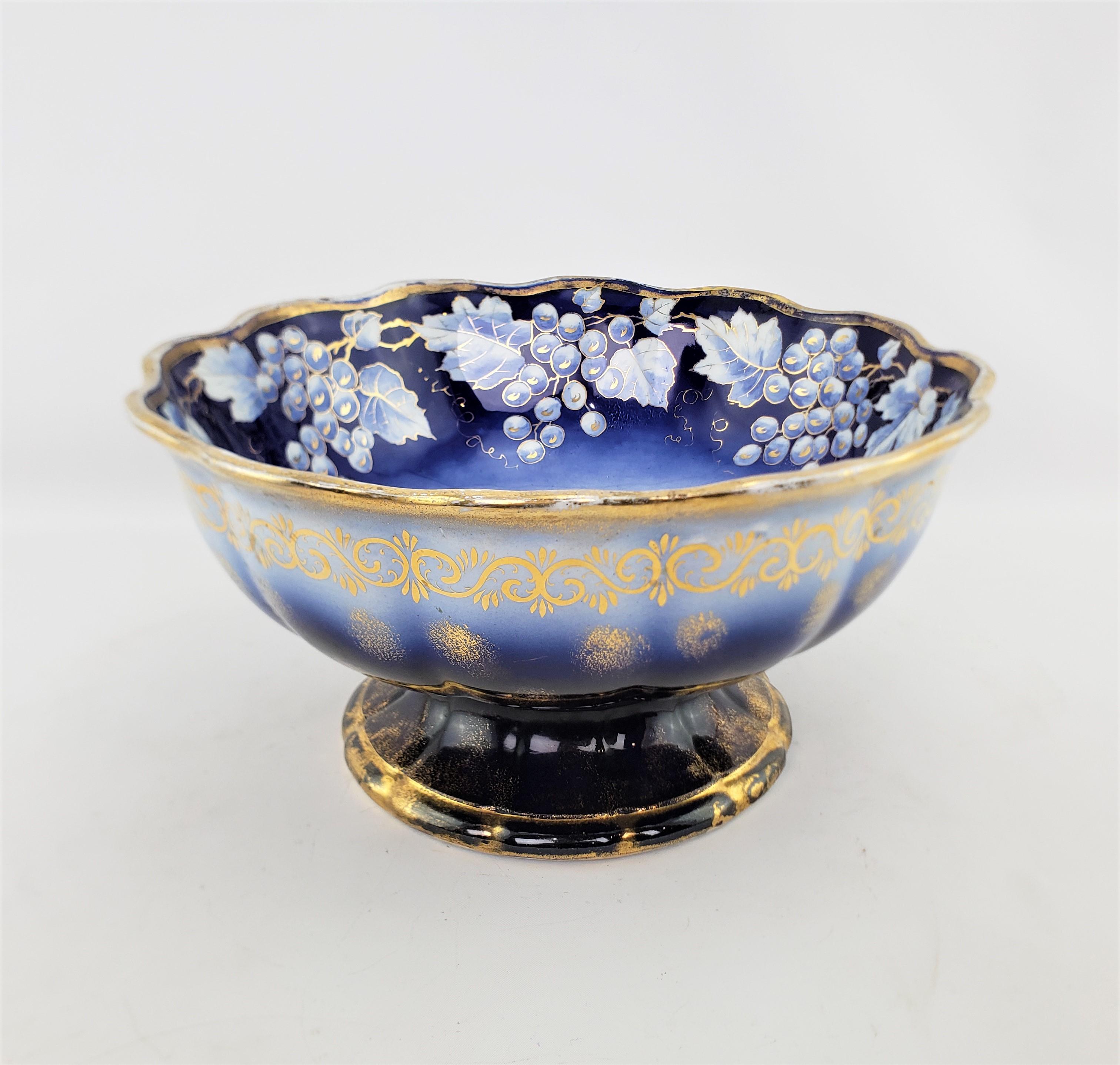 Large American China Co. Bowl with Grape and Vine Decoration & Gilt Accents In Good Condition For Sale In Hamilton, Ontario