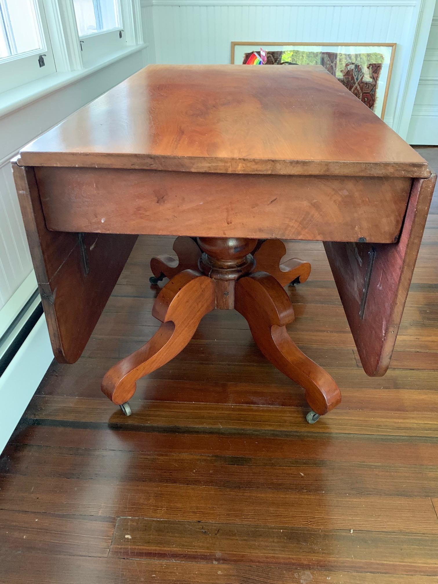 Large American Drop Leaf Pedestal Breakfast Table, Late 19th C For Sale 7