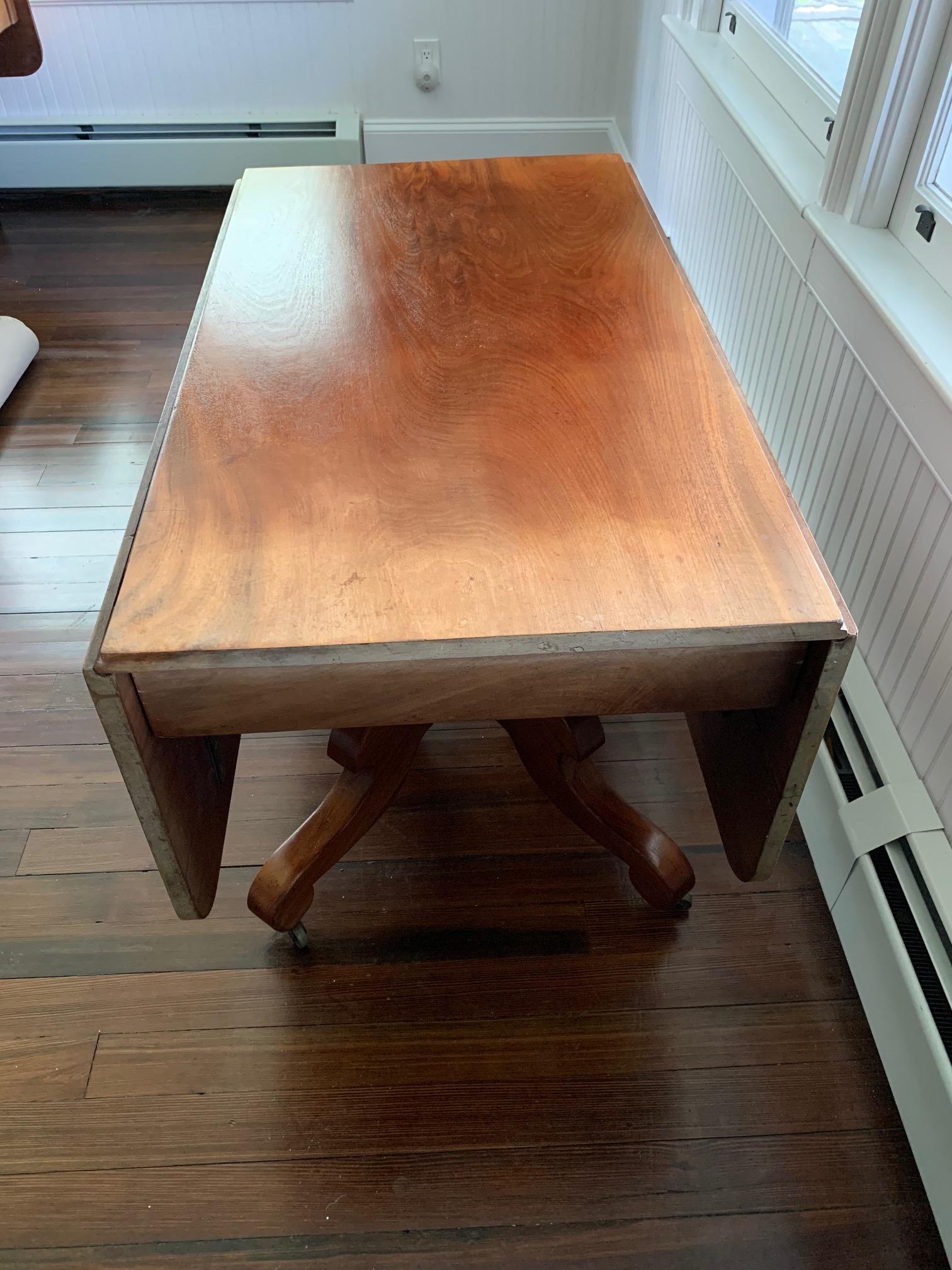 Large American Drop Leaf Pedestal Breakfast Table, Late 19th C For Sale 8