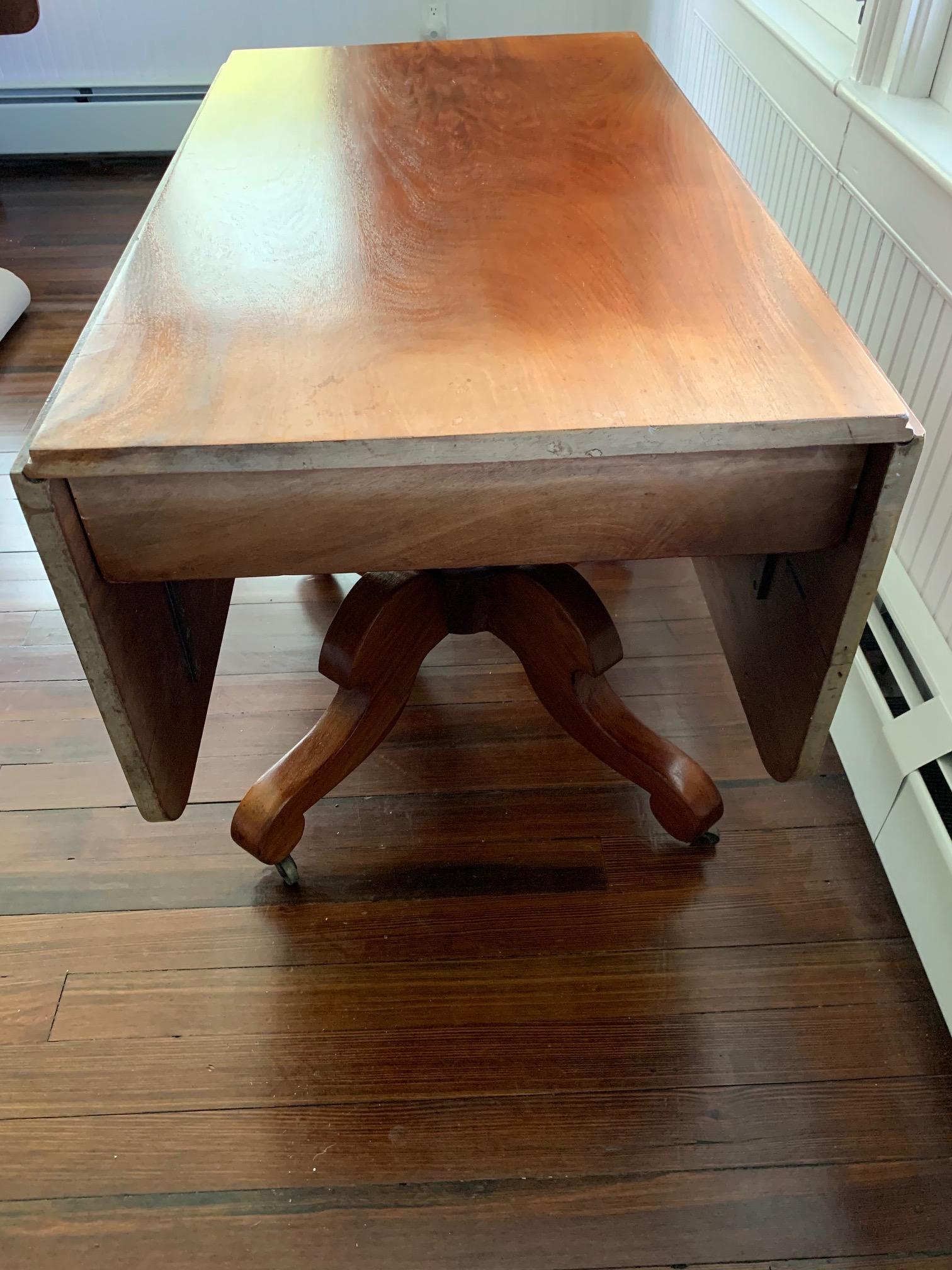Large American Drop Leaf Pedestal Breakfast Table, Late 19th C For Sale 9