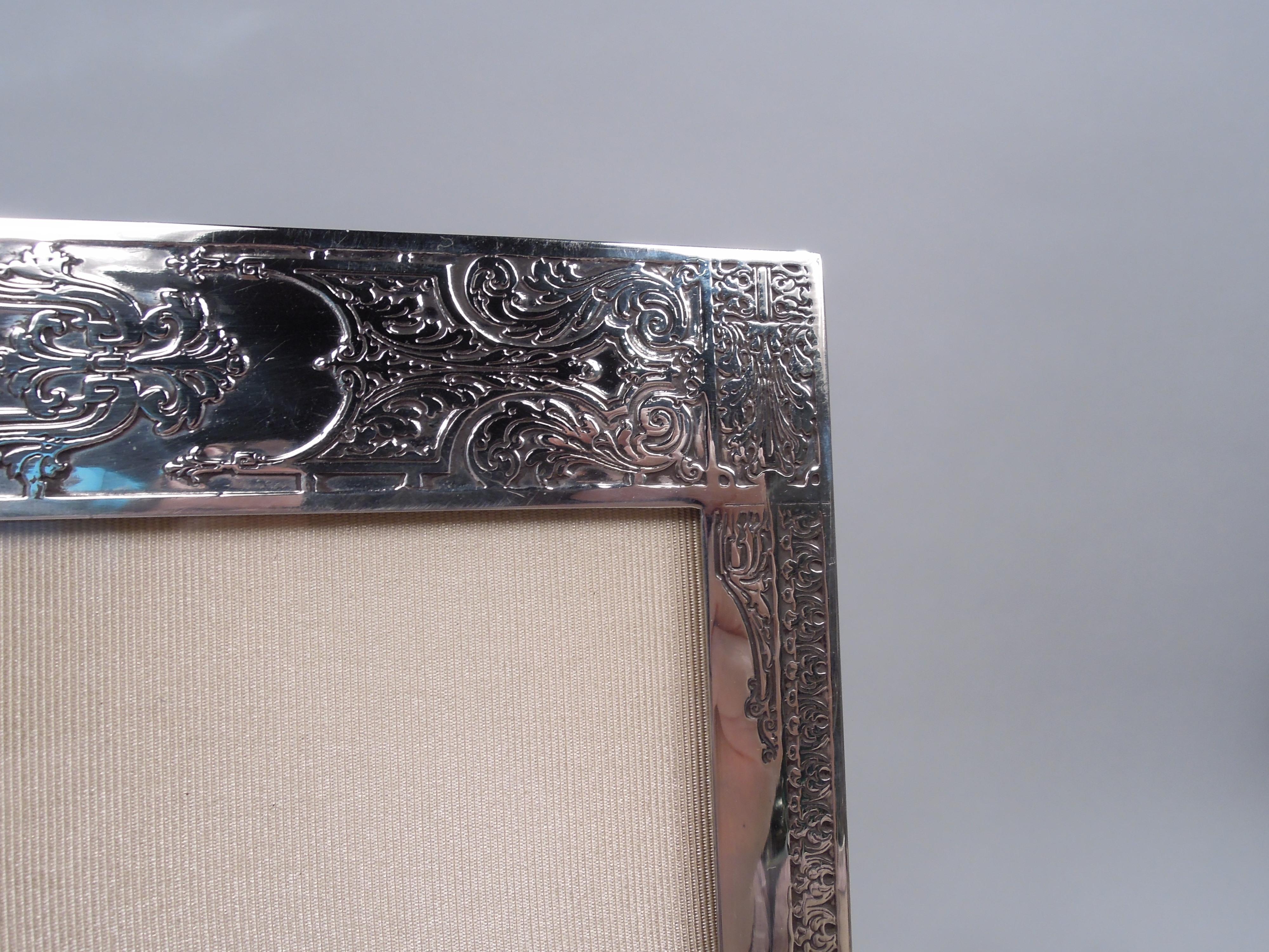 Large American Edwardian Classical Sterling Silver Picture Frame In Good Condition For Sale In New York, NY
