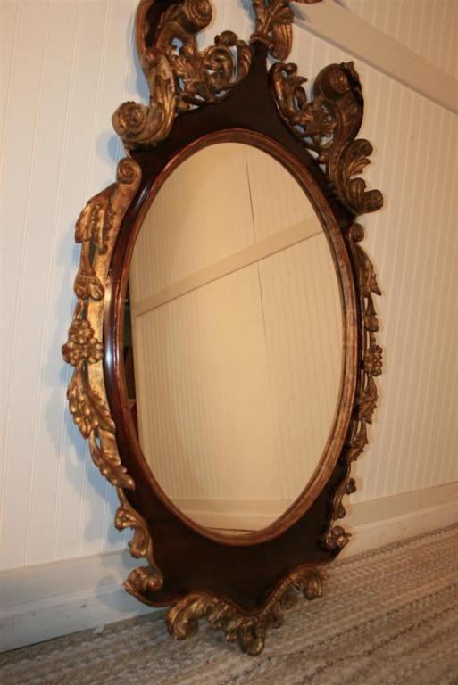 Grand miroir canard ovale de style fédéral américain de 152,4 cm en acajou et bois doré en vente 3