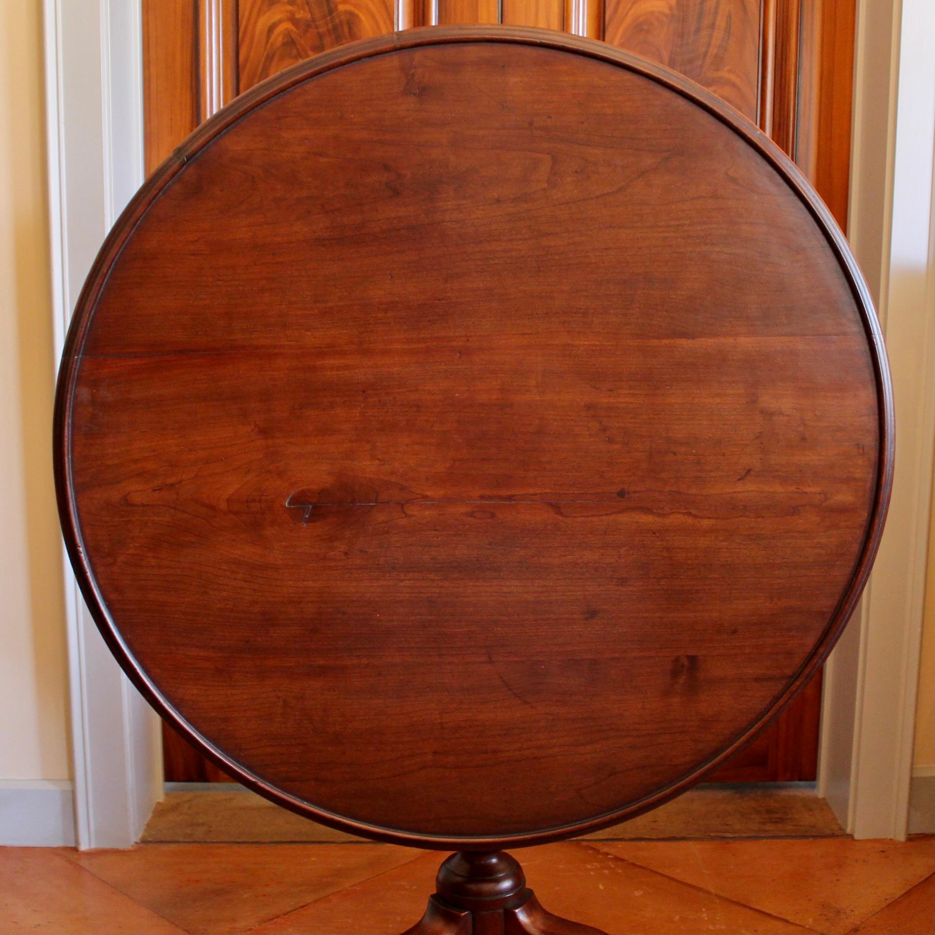 Chippendale Large American Pennsylvania Cherry Dish Top Tilt Top Table with Pad Feet For Sale