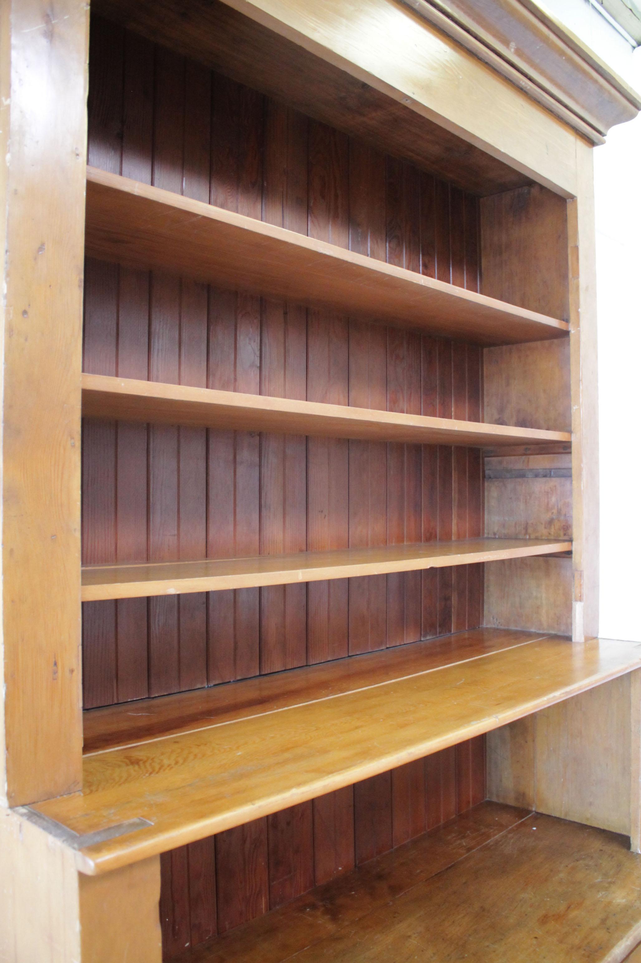 Large American Pine Country Cupboard with Bookshelf In Good Condition For Sale In Brea, CA