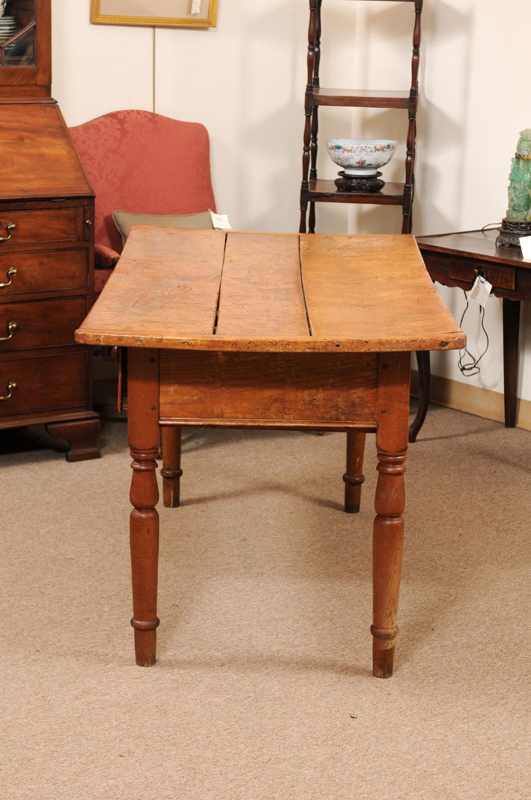 Large American Pine Kitchen Table with 2 Deep Drawers and Turned Legs, c1890 For Sale 6