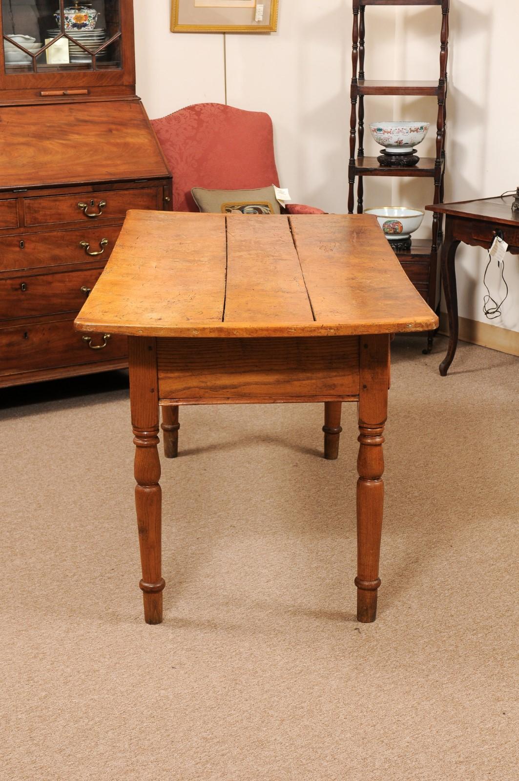Large American Pine Kitchen Table with 2 Deep Drawers and Turned Legs, c1890 For Sale 3
