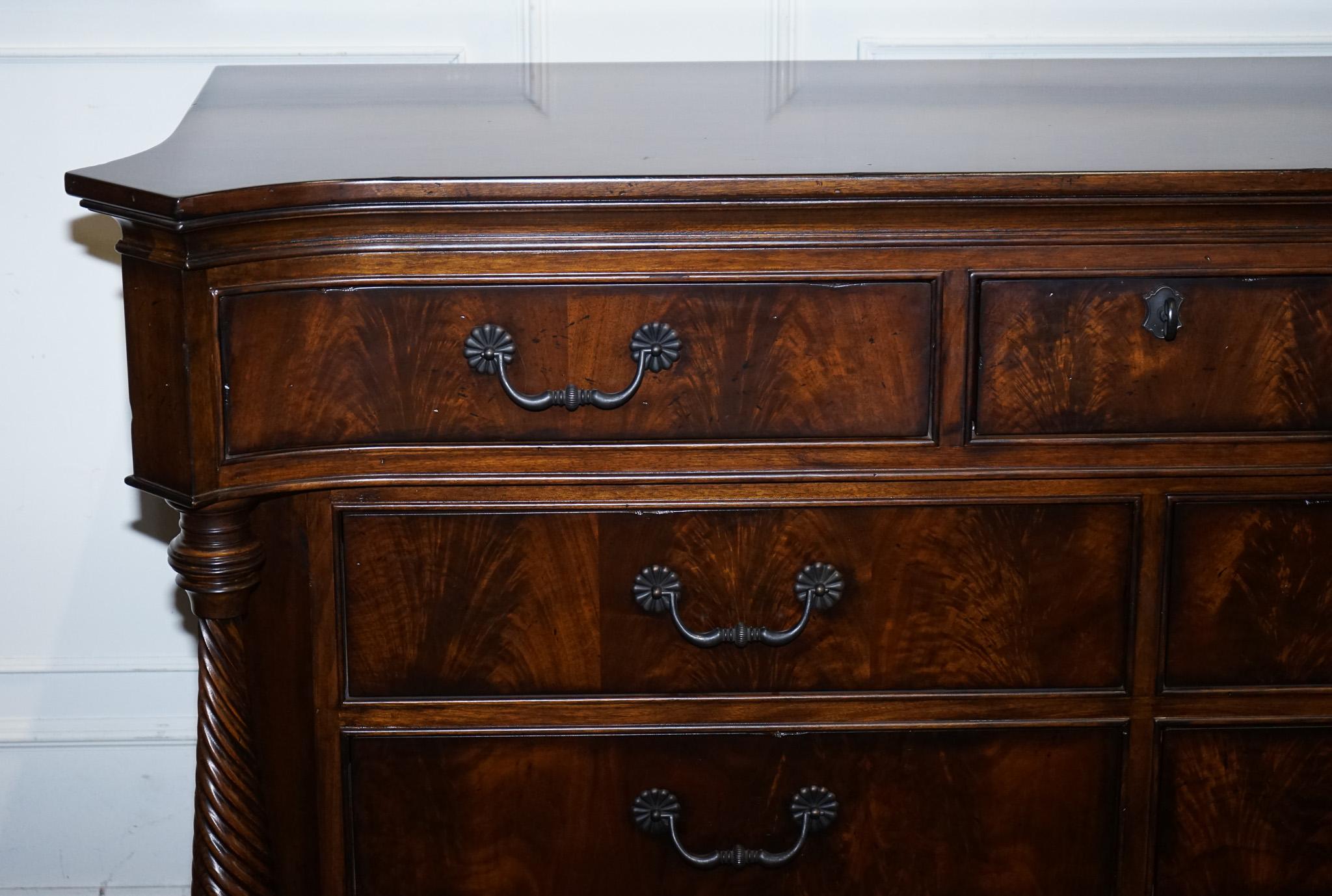 Americano GRANDE ARMADIO SOLIDO AMERICANO Thomasville TRINIDAD BREAKFRONT SiDEBOARD in vendita