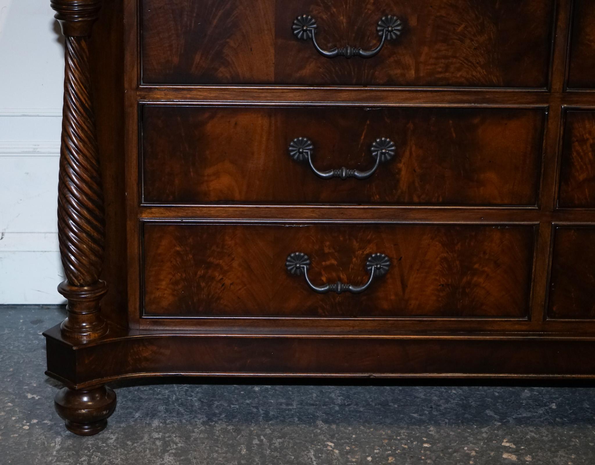 Fatto a mano GRANDE ARMADIO SOLIDO AMERICANO Thomasville TRINIDAD BREAKFRONT SiDEBOARD in vendita