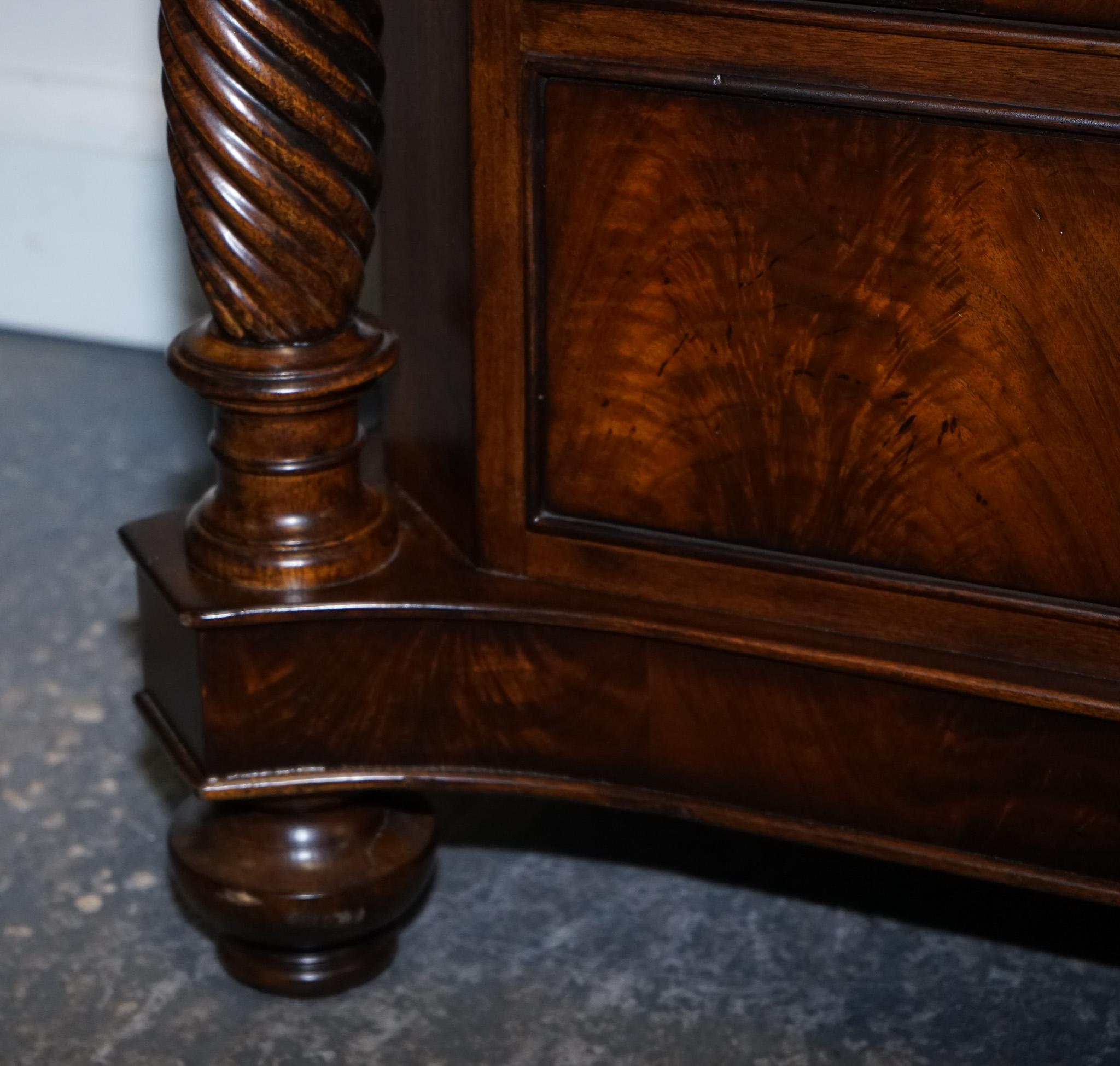 GRANDE ARMADIO SOLIDO AMERICANO Thomasville TRINIDAD BREAKFRONT SiDEBOARD in vendita 1