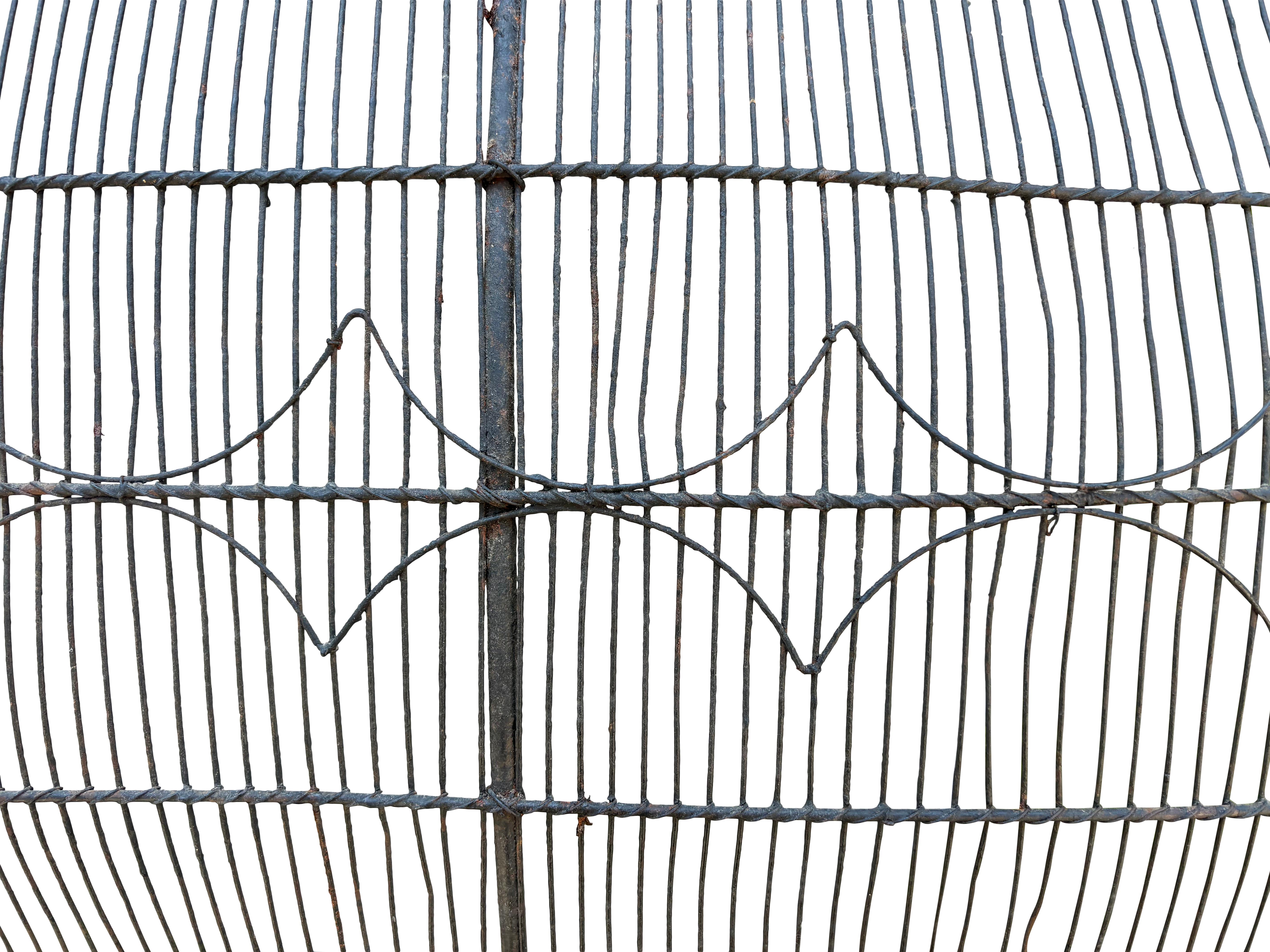Large American Wire Fireplace Screen In Good Condition For Sale In Essex, MA