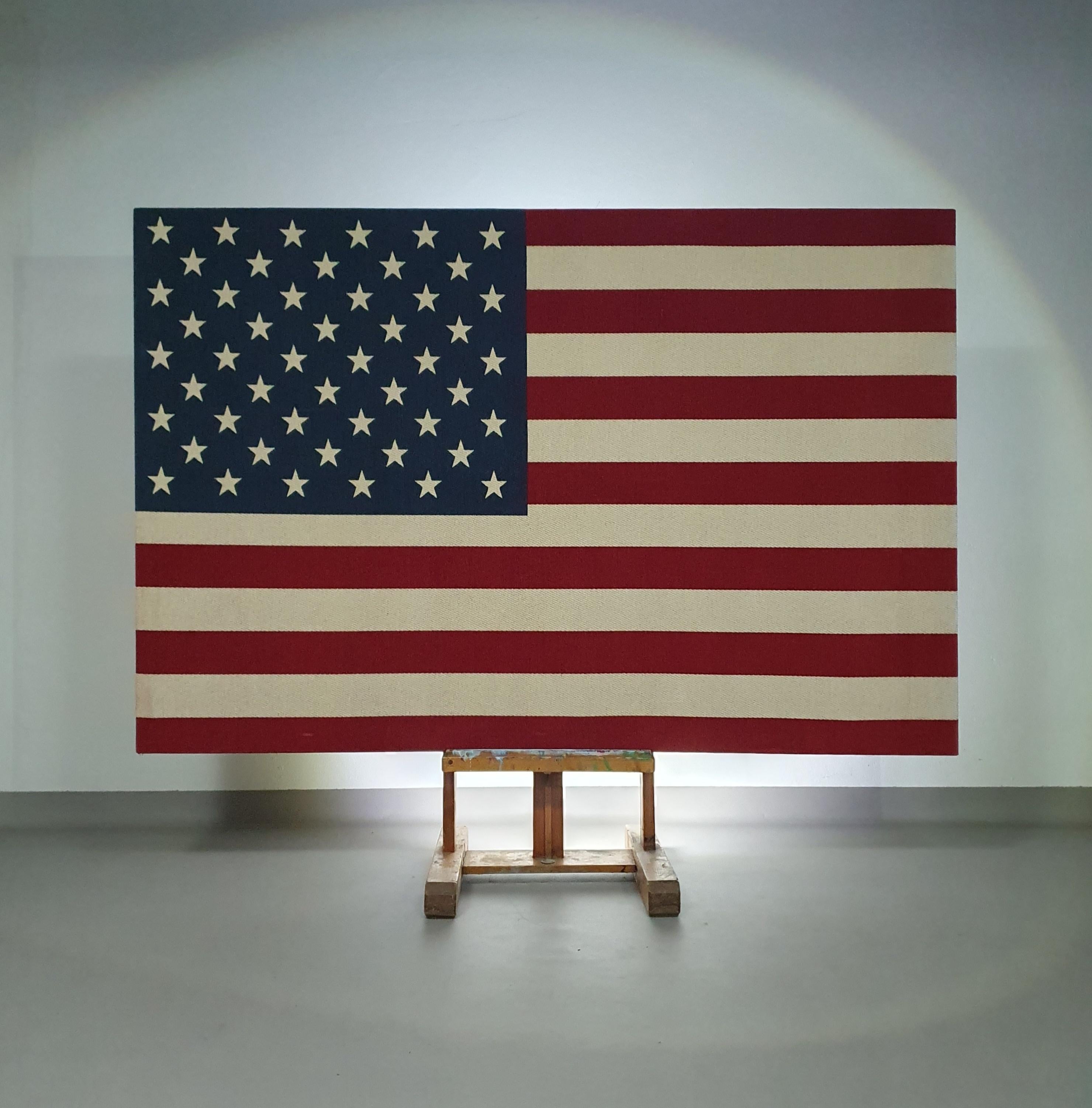 American woven silk flag / stars and stripes / assembled on a wooden frame
Wide 193 cm
Height 130 cm
Depth 2.5 cm

The woven  silk flag will be shipped disassembled in a cardboard tube