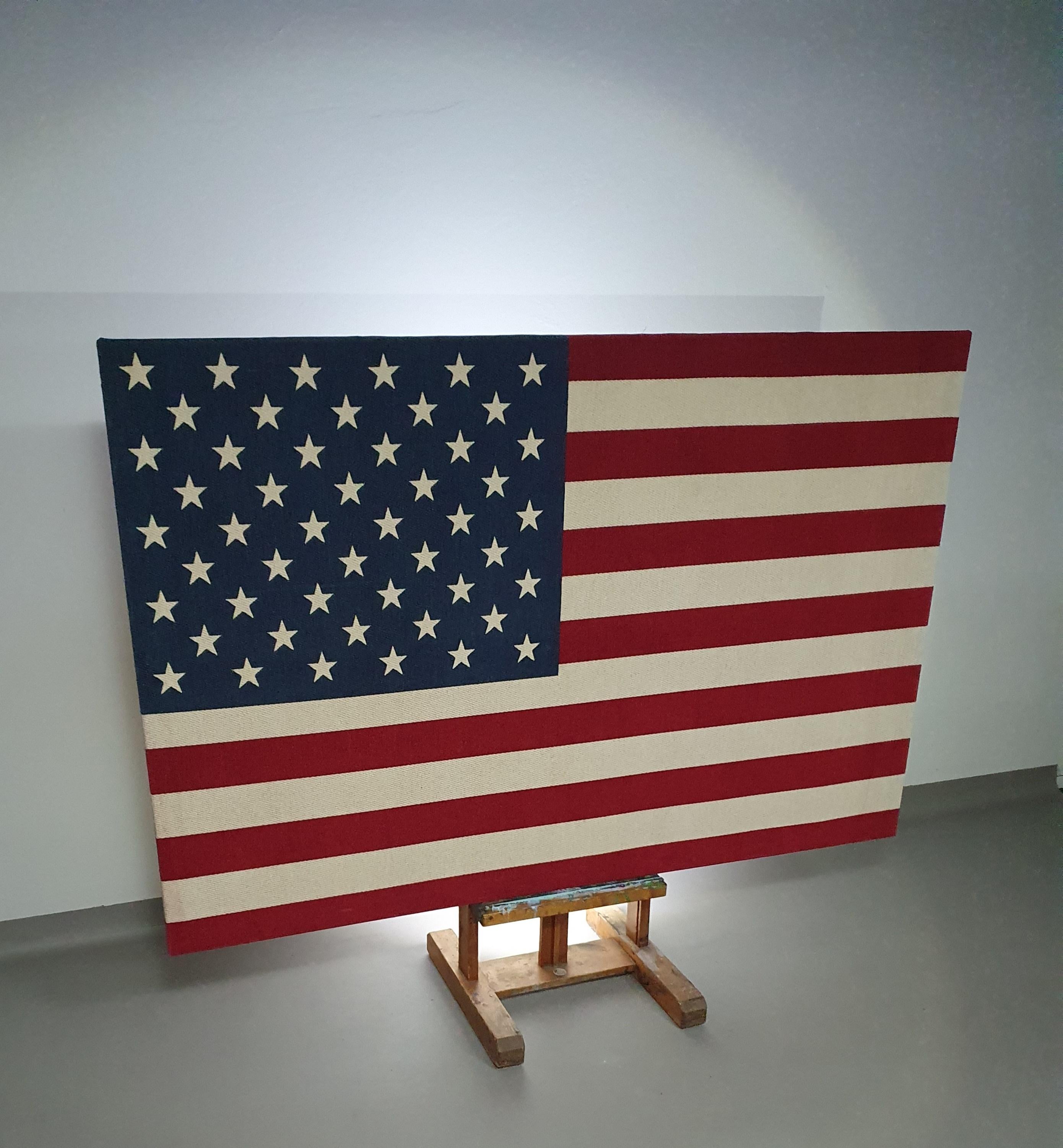 Tissage Grand drapeau américain en soie tissée / étoiles et rayures / assemblé  un cadre en bois en vente