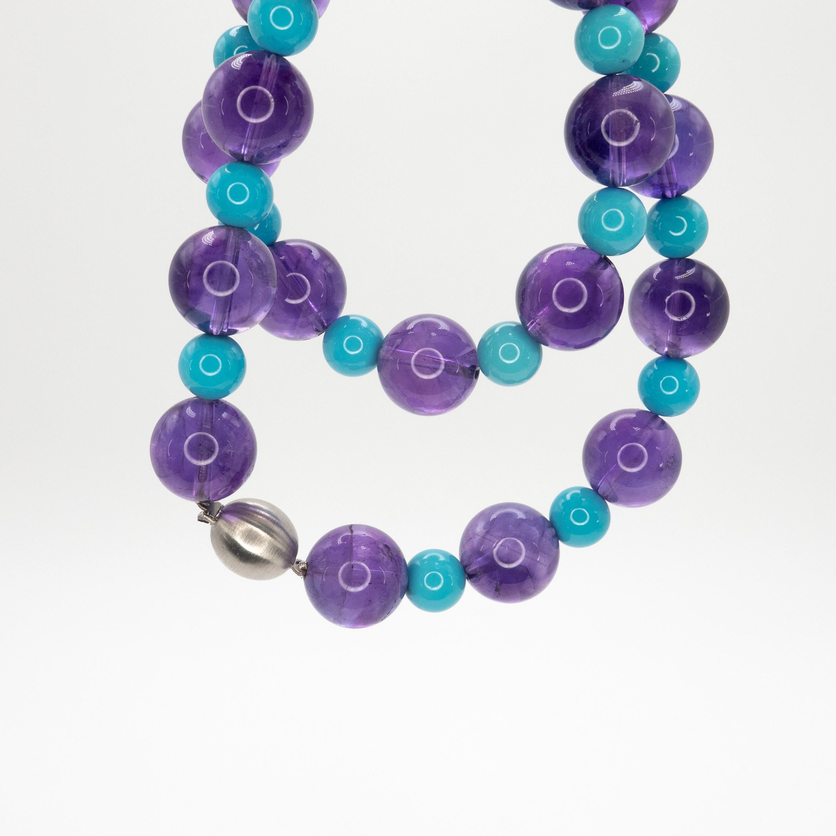 Grande collana di perle di ametista e turchese con chiusura in oro bianco 18 carati in vendita 2