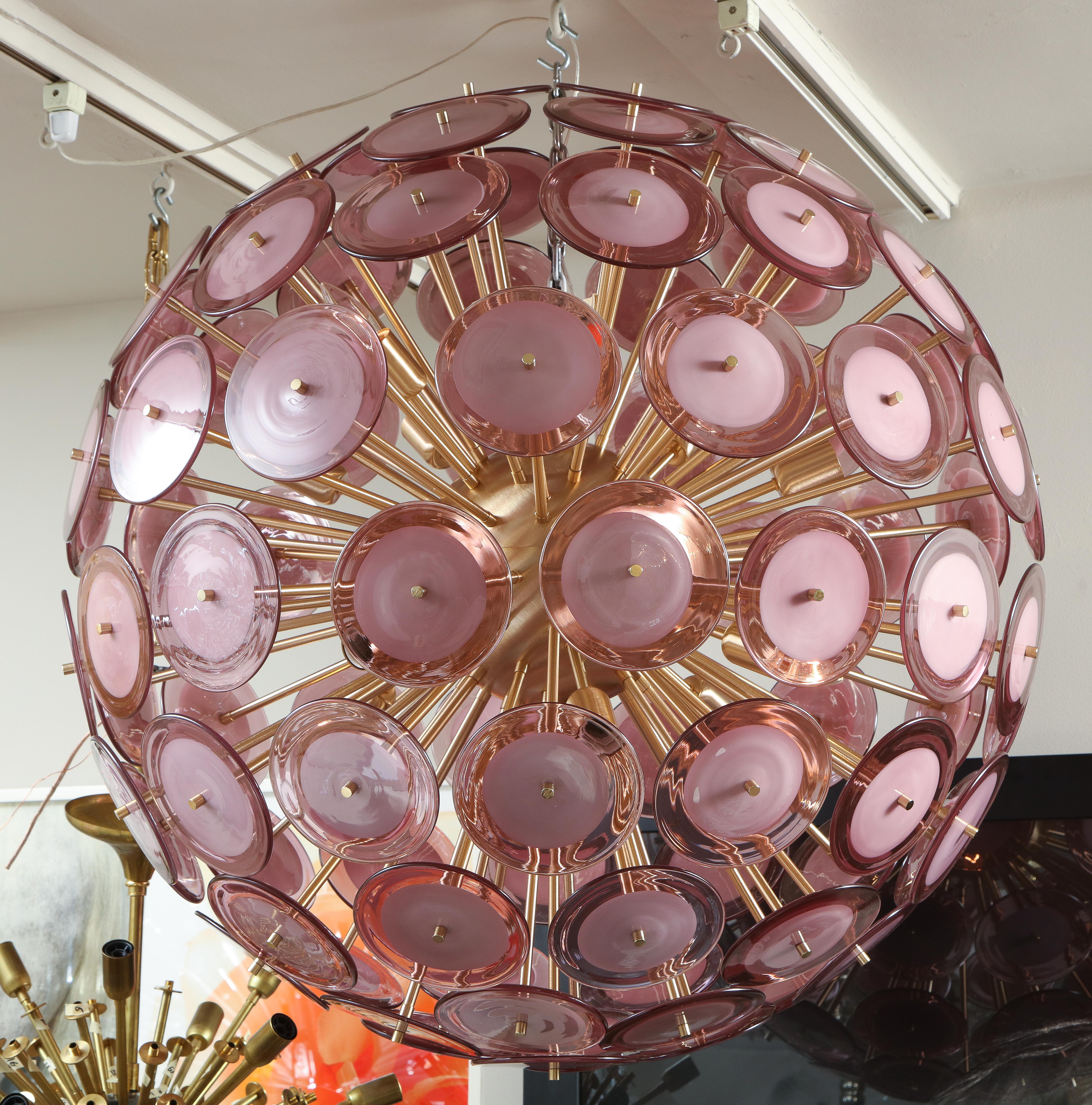 XXIe siècle et contemporain Lustre Spoutnik en verre de Murano avec grand disque en améthyste et améthyste fait sur mesure en vente