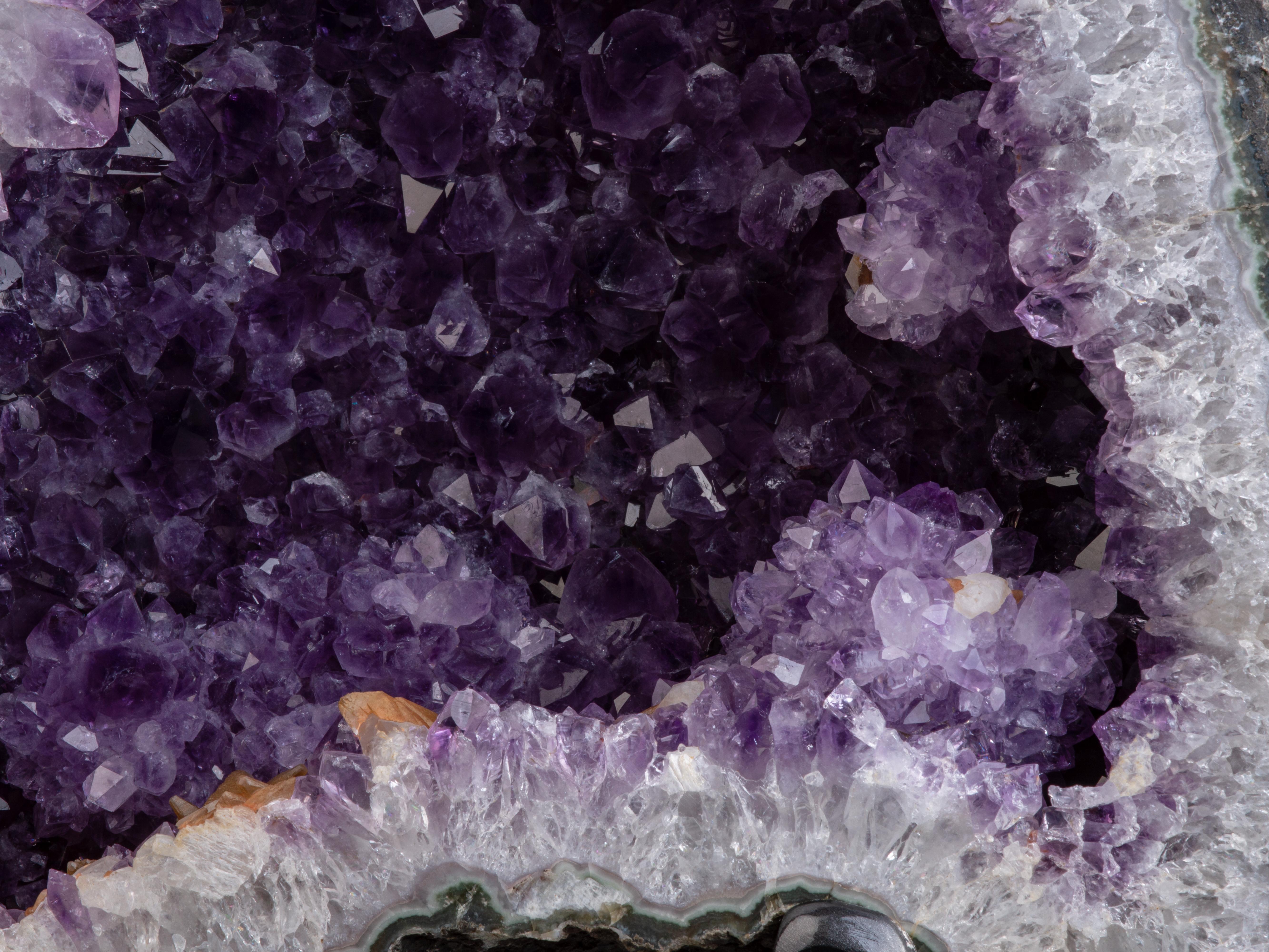 Large amethyst chapel with calcite and stalactites For Sale 6