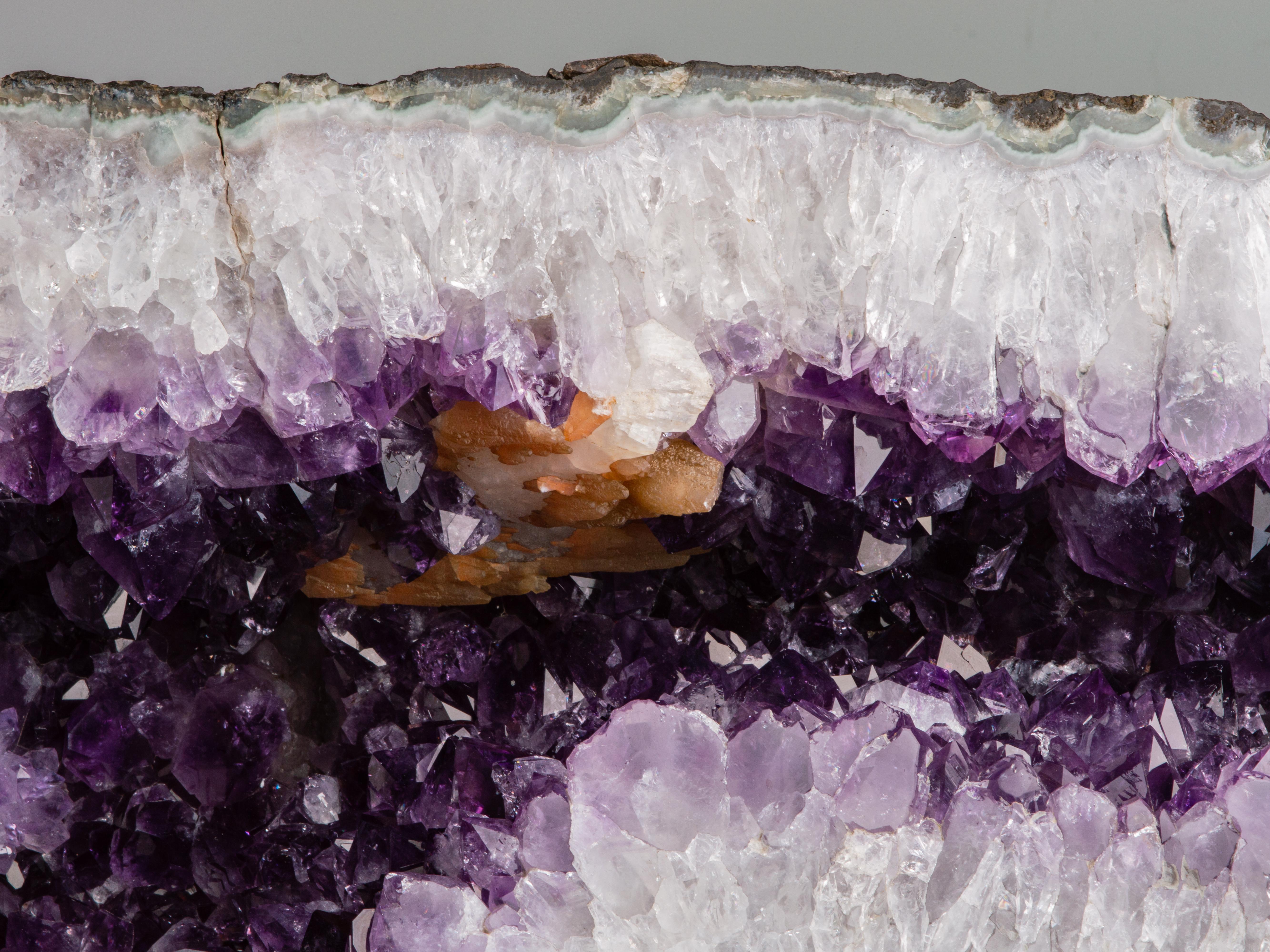 Large amethyst chapel with calcite and stalactites For Sale 1