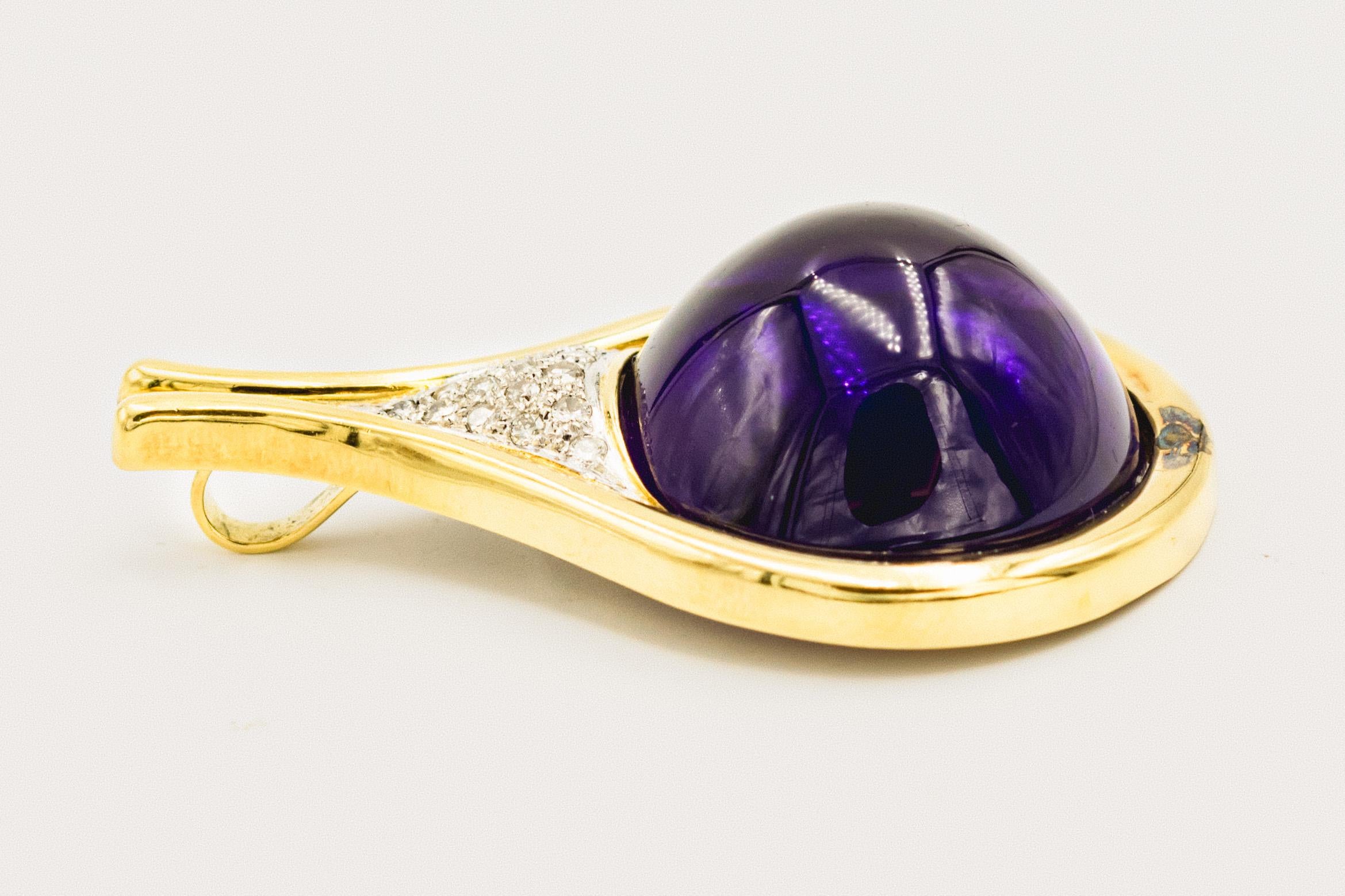 Cabochon Ciondolo a goccia grande in oro con diamante e ametista in vendita