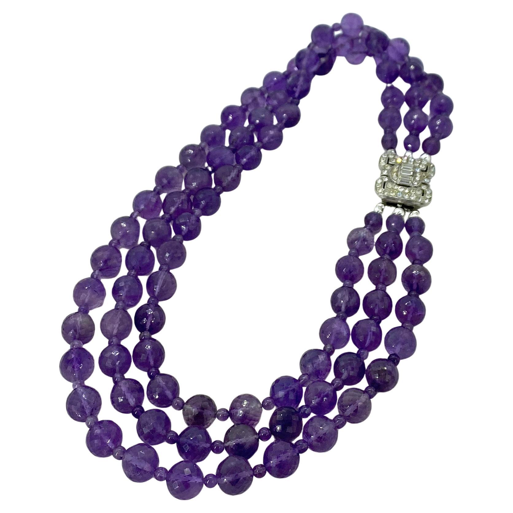 Grand collier à trois brins en pierre précieuse améthyste avec fermoir de style Art déco