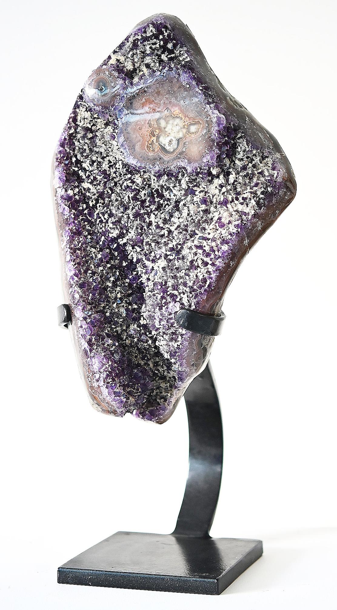 Large Amethyst Geode Natural Specimen 16 LBS on Stand In condizioni buone in vendita a Miami, FL