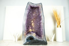 Großer Amethyst-Geode mit lavendelfarbenem Amethyst und Landschaftslandschaft aus poliertem Rücken