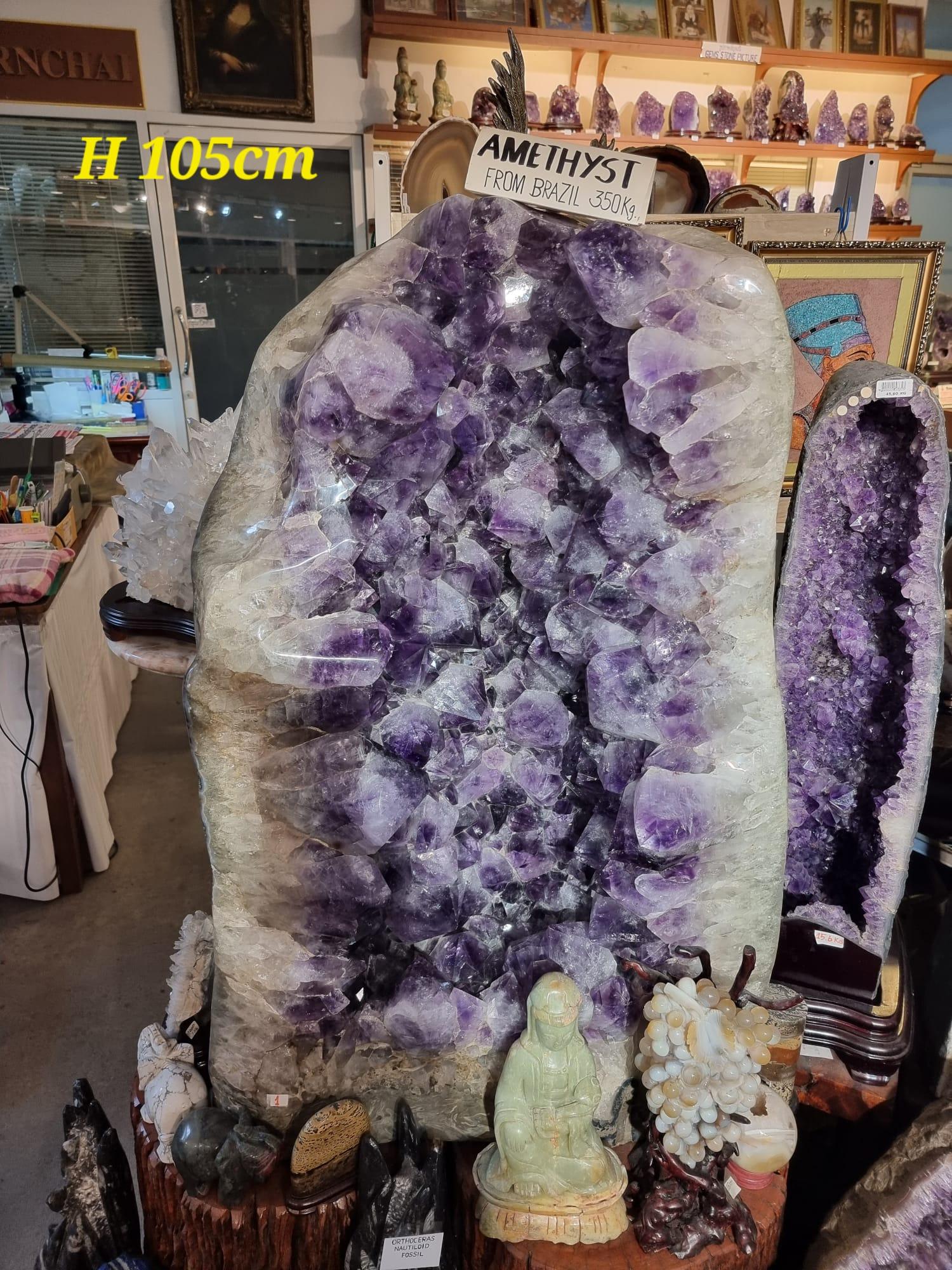 Rare giant 350kg crystals Amethyst geode with polished agate skin, the picture shows things around the geode but its the largest that we sell. Sculpted by Nature, designed by the earths distance past.
Located in Thailand Bangkok. Shipping will be