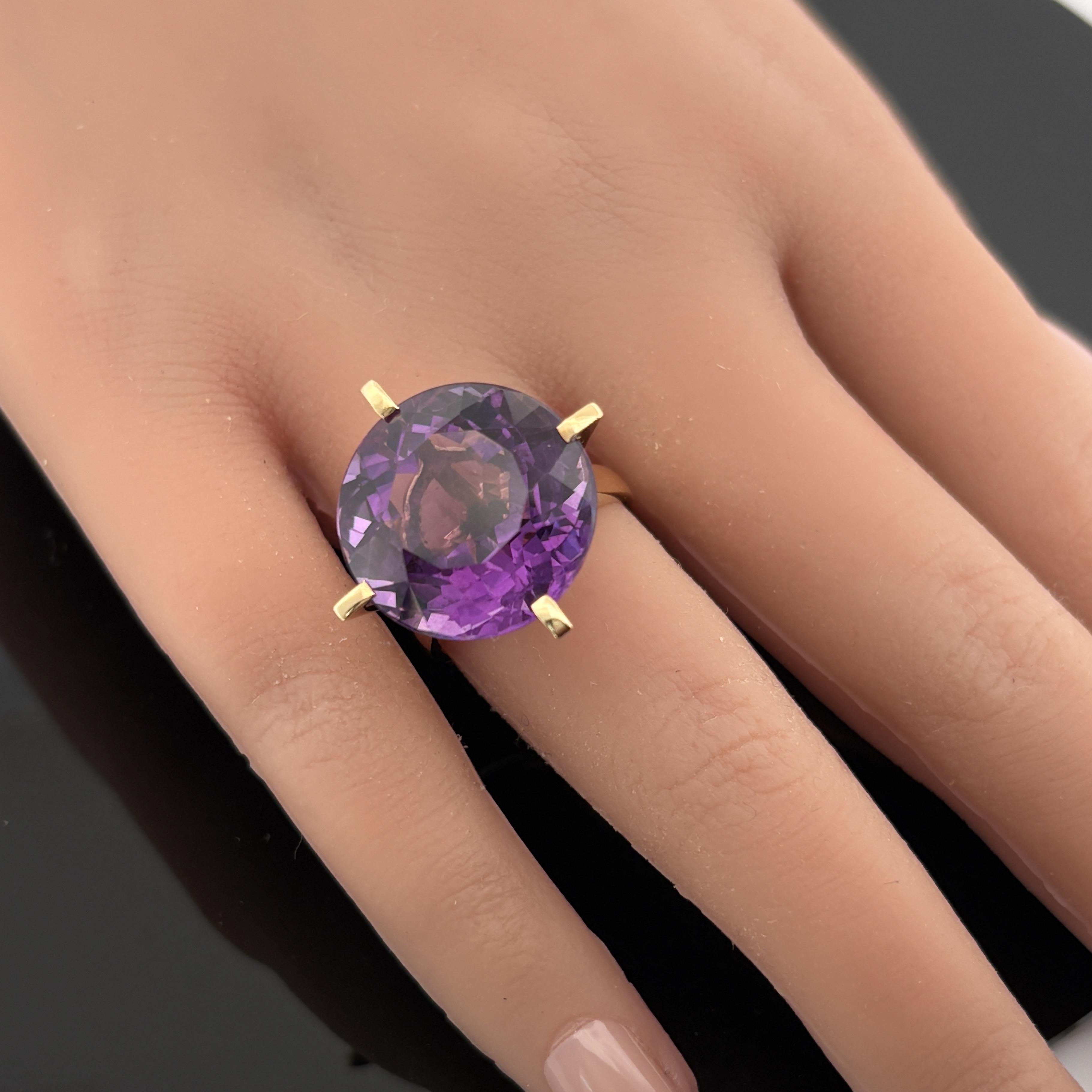 Bague de cocktail en or jaune 18k avec solitaire en améthyste en vente 5