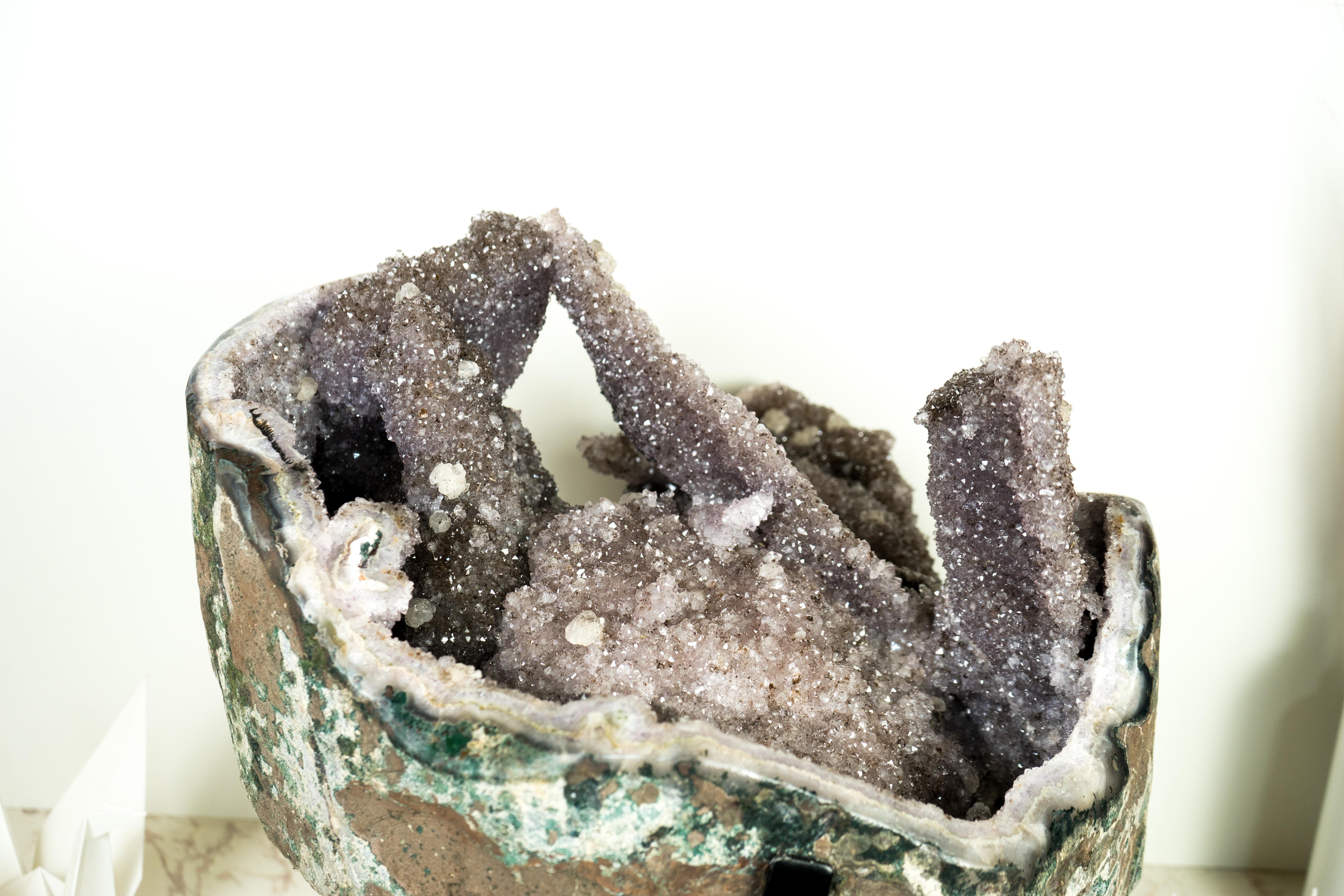 Großes Amethyst-Exemplar, eine natürliche Skulptur mit seltenen großen Stalactites im Angebot 4