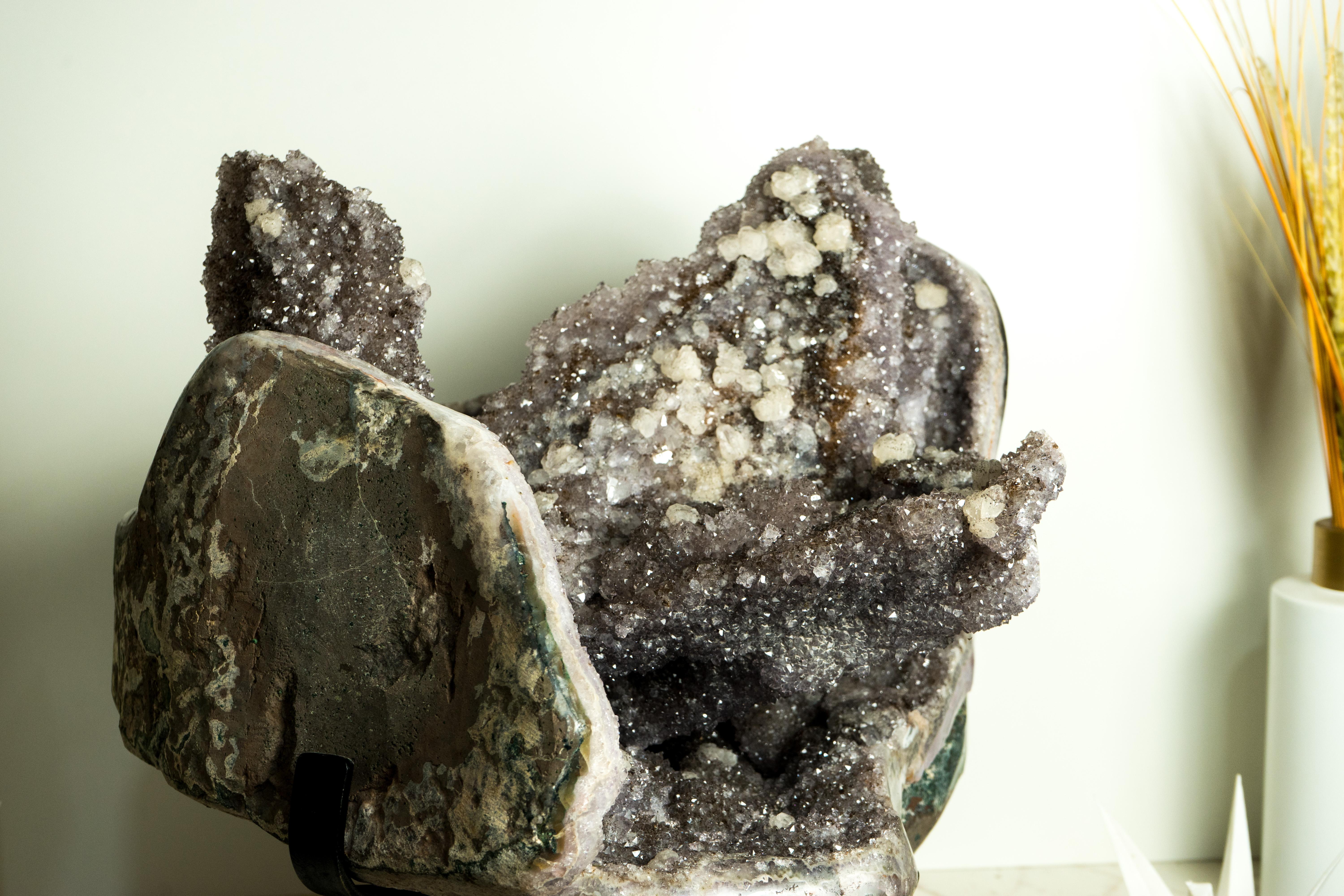 Großes Amethyst-Exemplar, eine natürliche Skulptur mit seltenen großen Stalactites im Zustand „Neu“ im Angebot in Ametista Do Sul, BR
