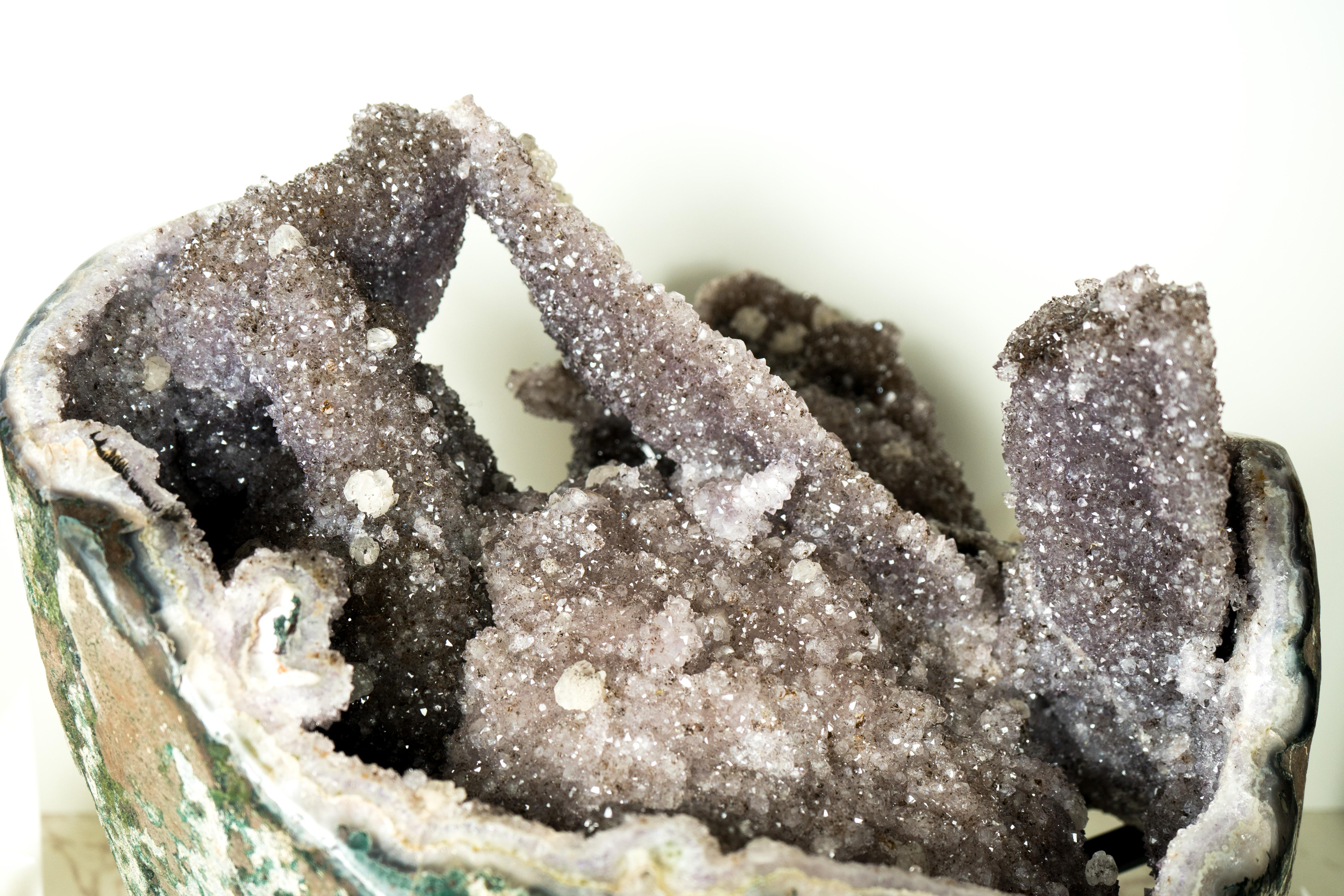 Großes Amethyst-Exemplar, eine natürliche Skulptur mit seltenen großen Stalactites im Angebot 2