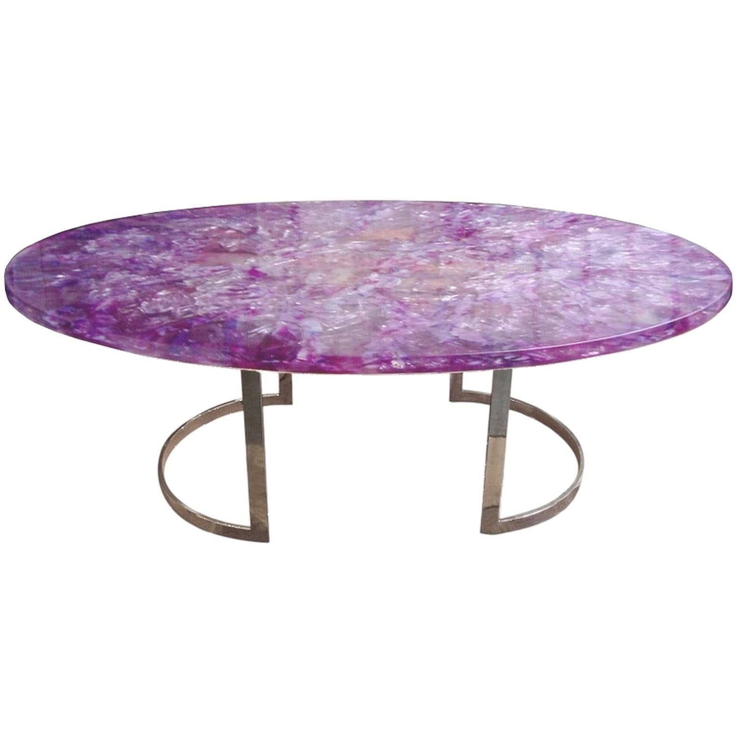 Dining or center table in resin with inclusions and two bases in polished steel designed by Gilles Charbin, or two anonymous 1970s chromed metal bases.
The tray is 2.165 in thickness. (5.5 cm)
Unique piece, signed 