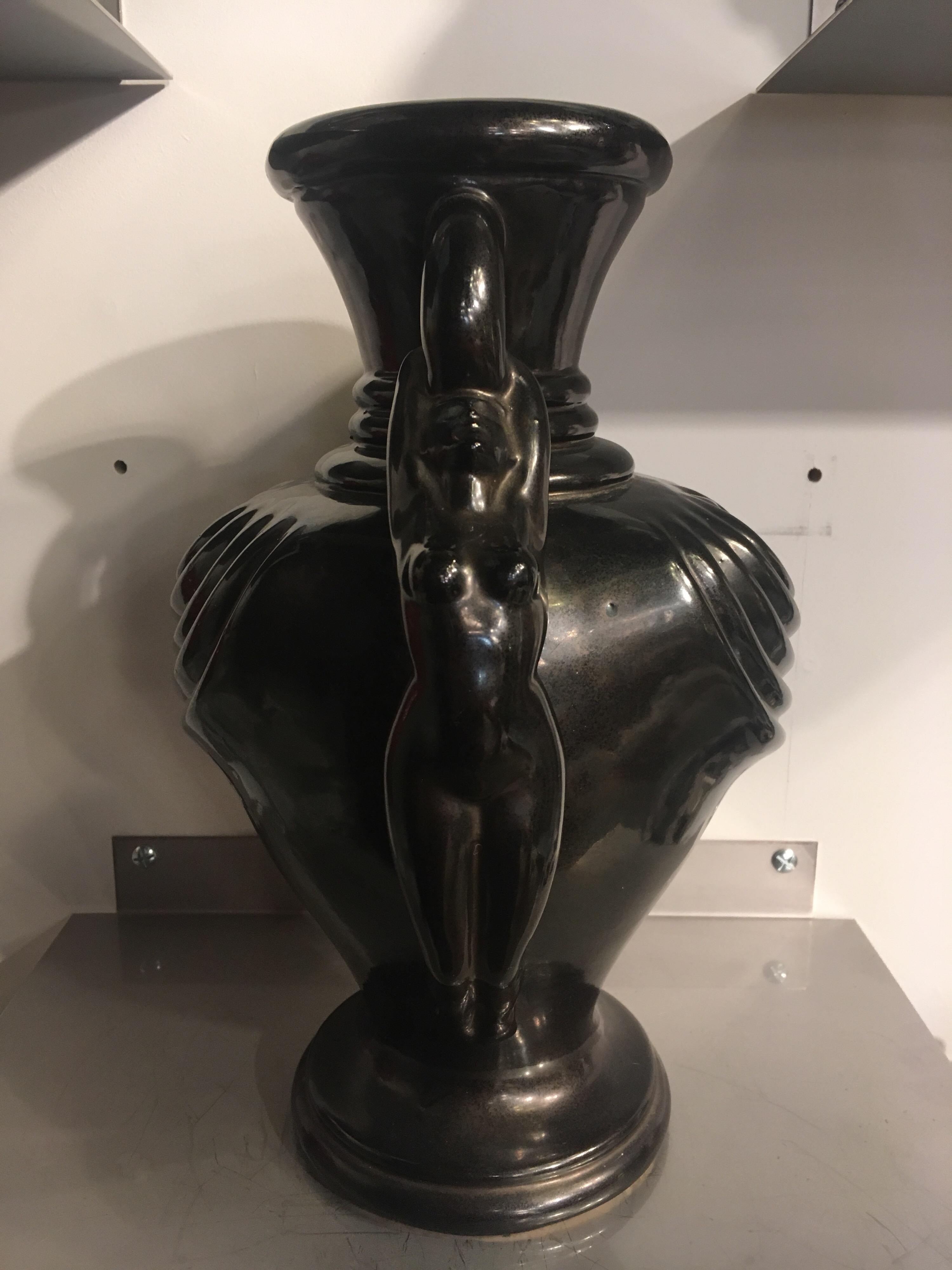 Français Grand vase amphore avec Naiads ou femmes, Antibes, France, Ray Camart, vers 1950