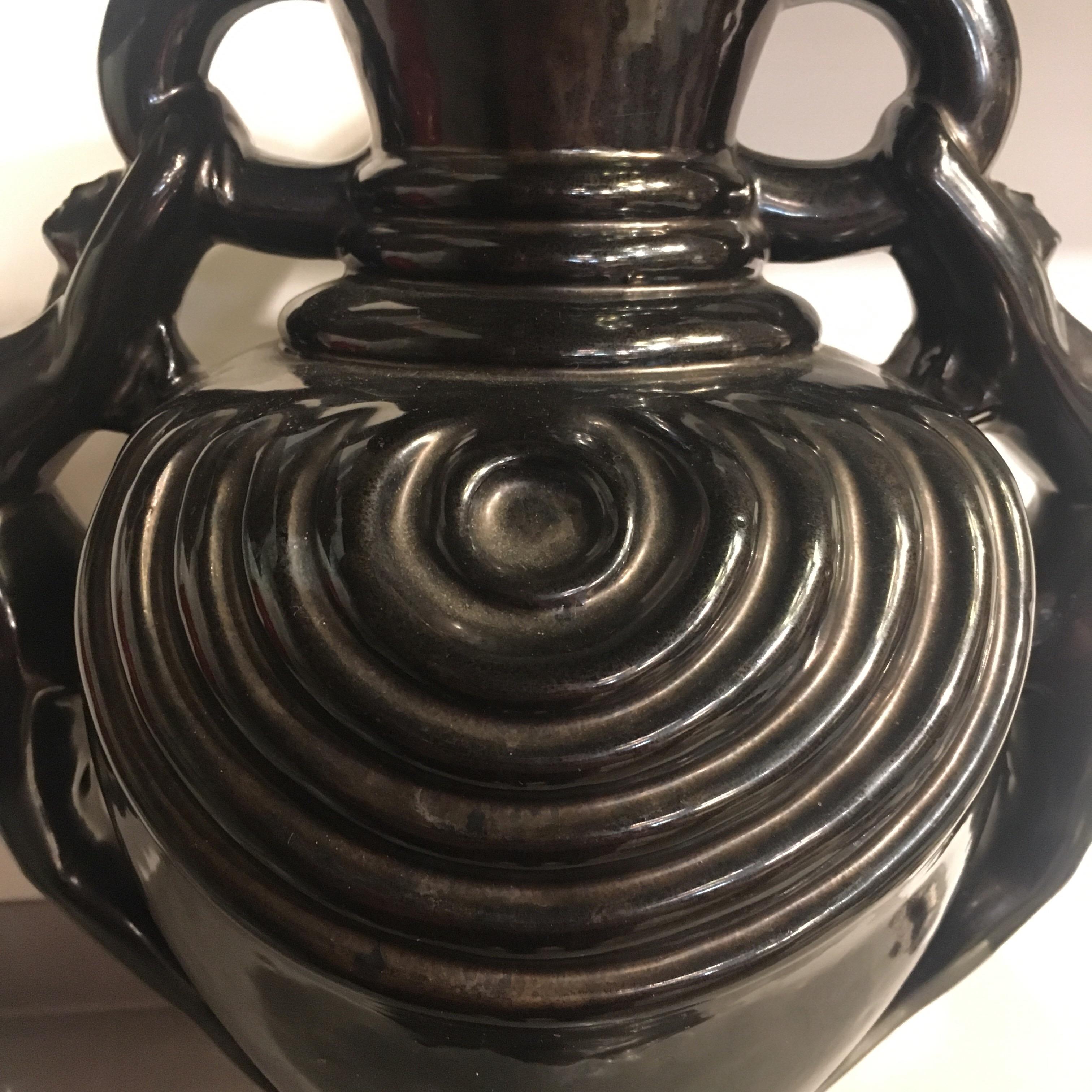 20ième siècle Grand vase amphore avec Naiads ou femmes, Antibes, France, Ray Camart, vers 1950