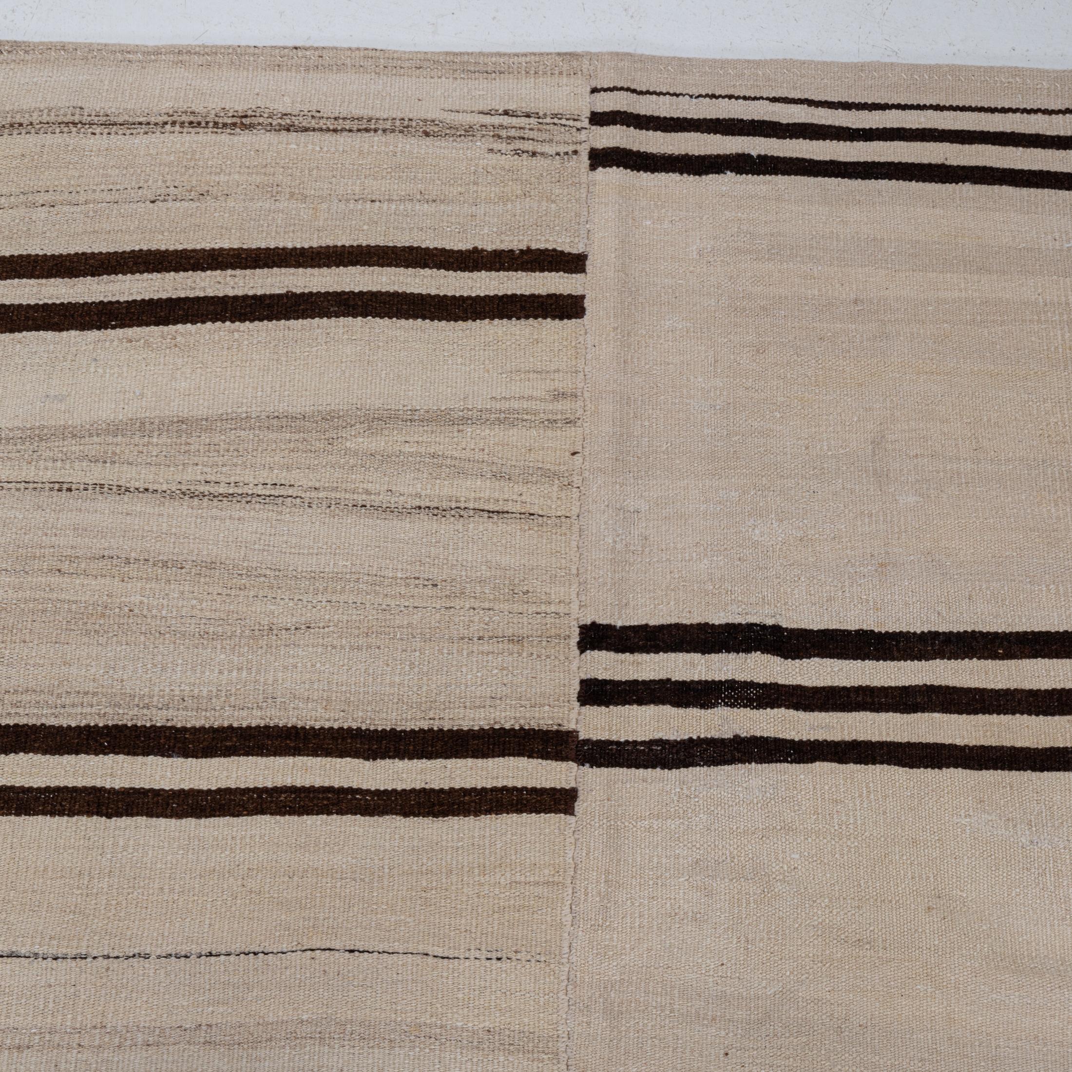 Grande Rug & Kilim in lana neutra dell'Anatolia, metà del XX secolo. in vendita 5
