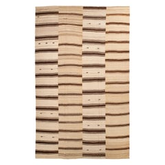 Großer anatolischer neutraler Woll-Kilim-Teppich, Mitte 20.