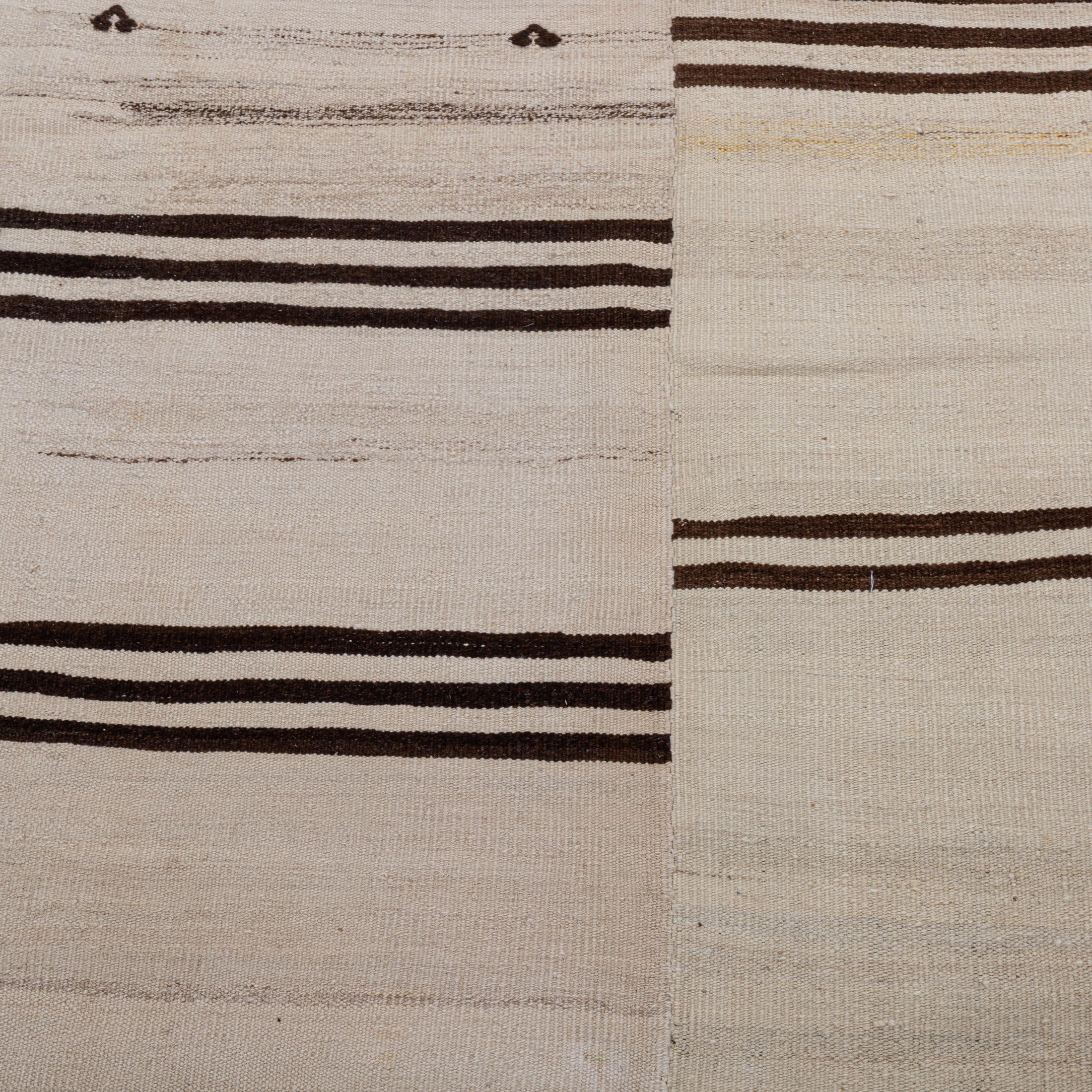 Grande Rug & Kilim in lana neutra dell'Anatolia, metà del XX secolo. in vendita 1