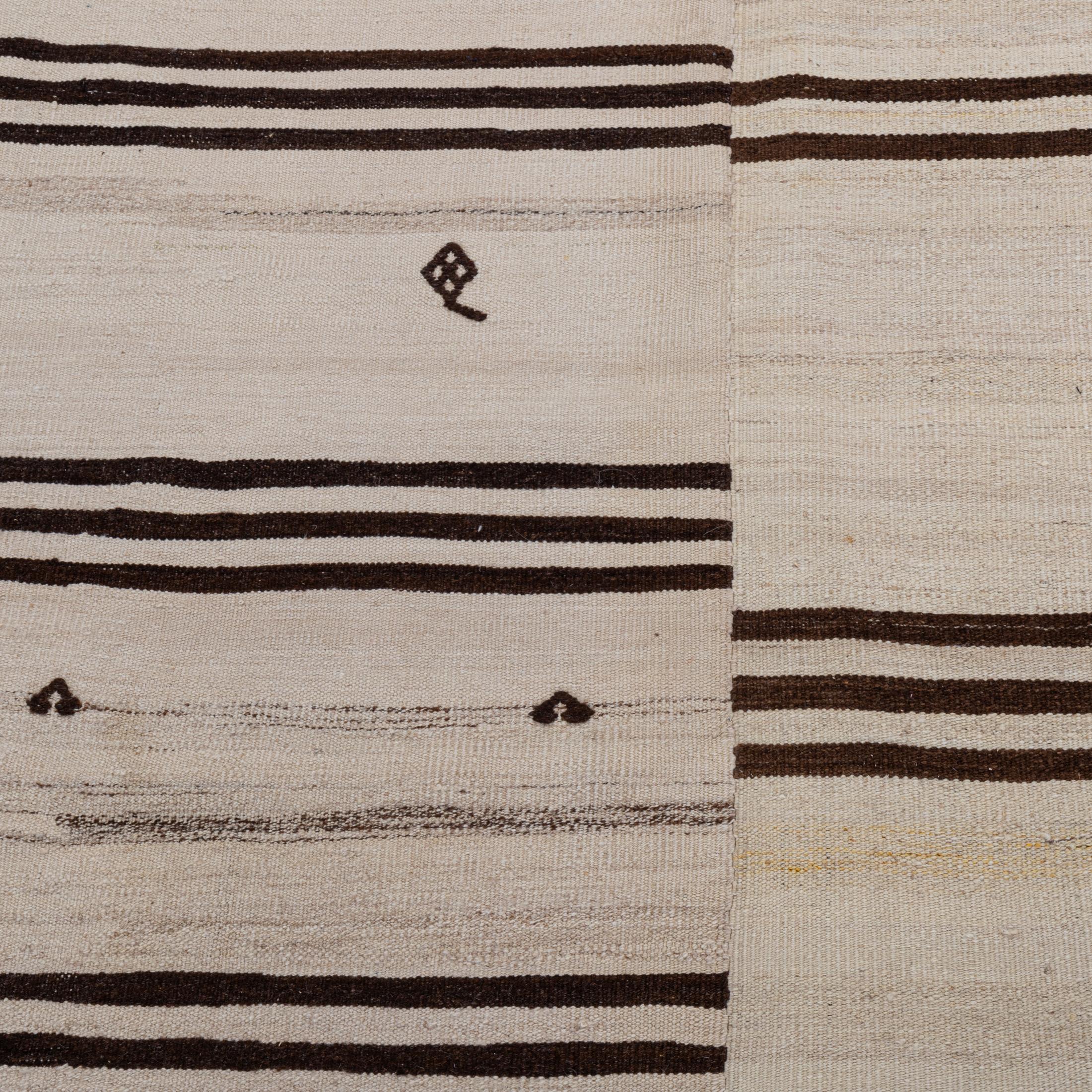Grande Rug & Kilim in lana neutra dell'Anatolia, metà del XX secolo. in vendita 2